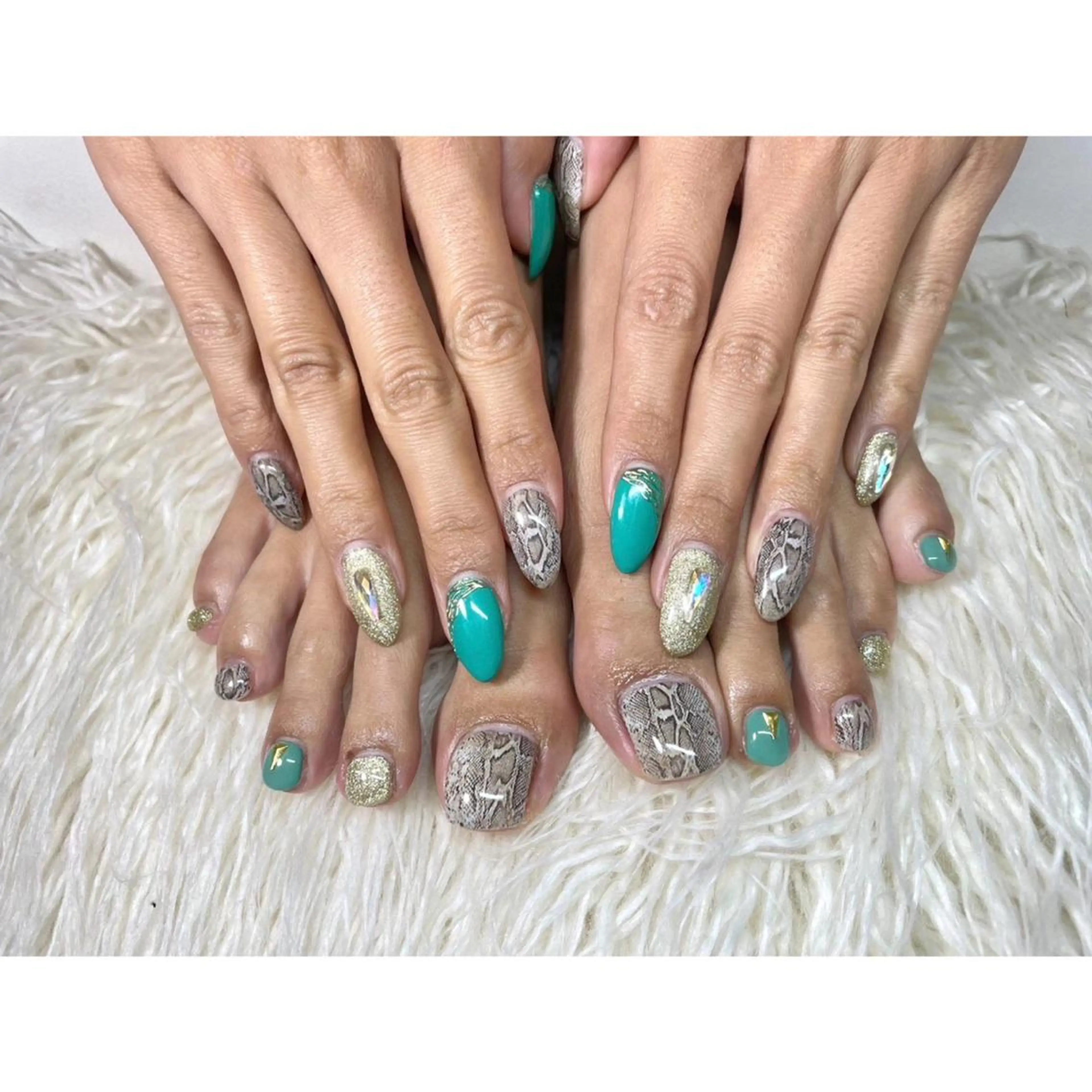 ネイル フットネイル おそろいネイル ハンドネイル フットネイル Nail salon LuaRのネイルデザイン