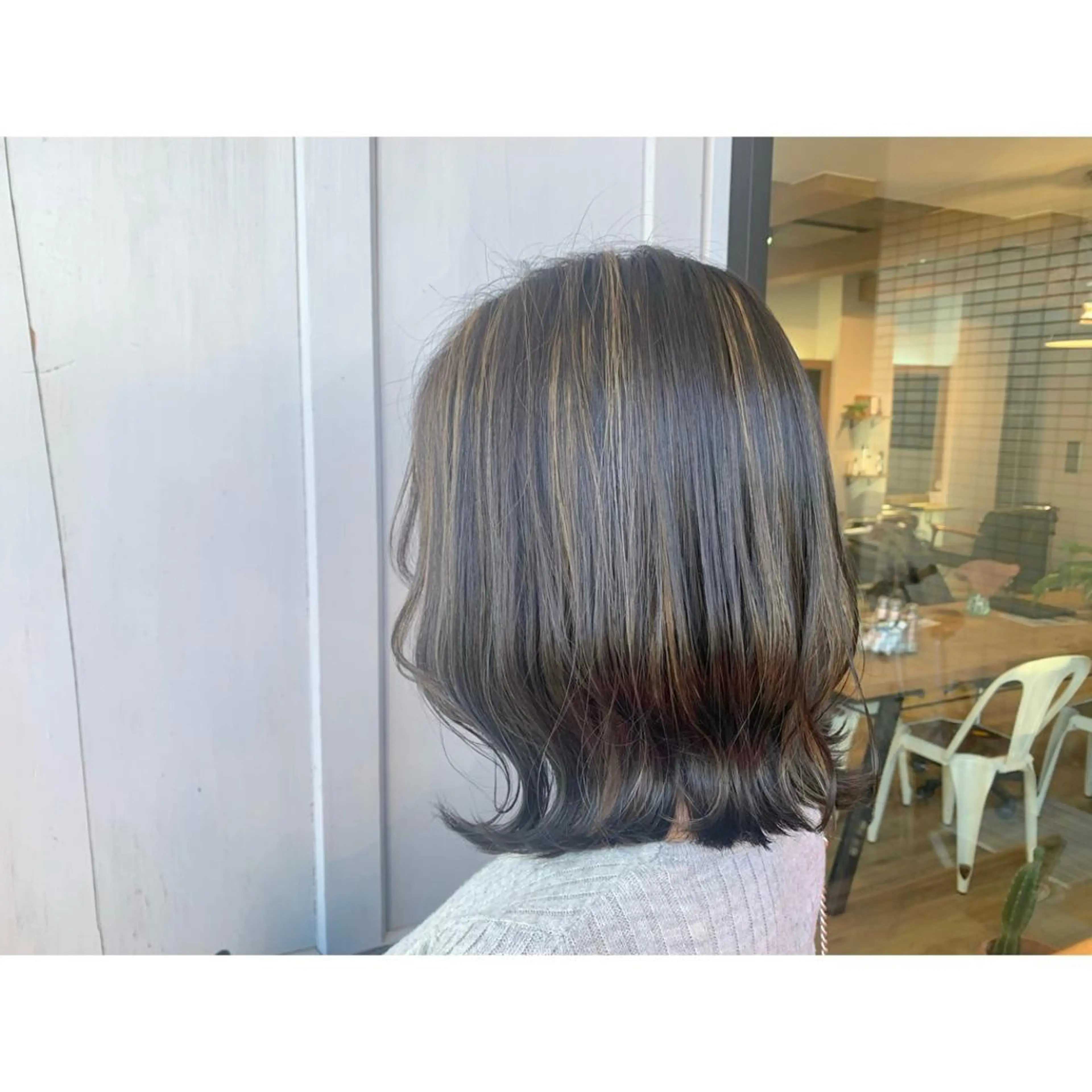 ミディアム カラー アッシュ ヘアカラー トリートメント ツキダテ ユイのヘアスタイル