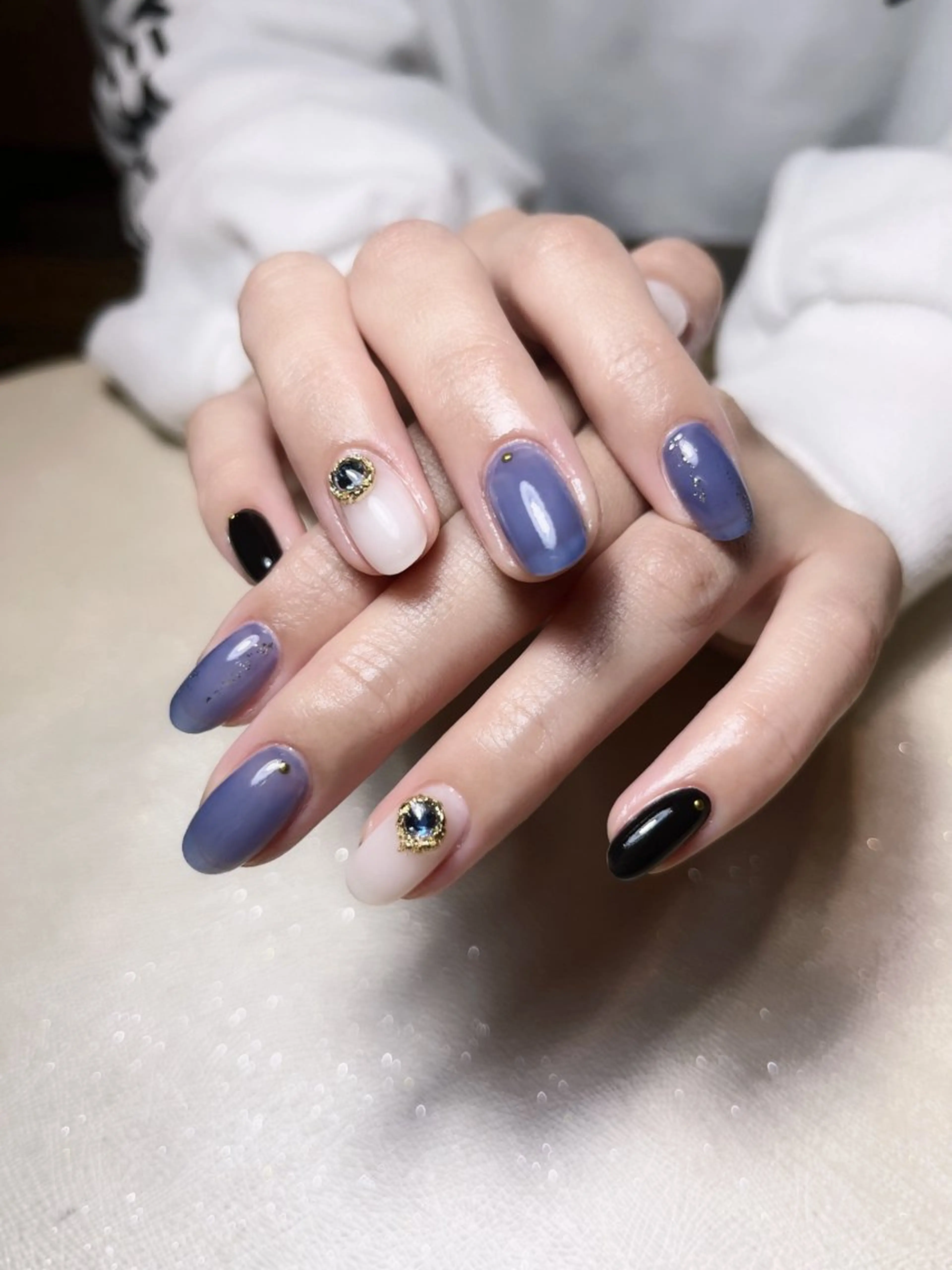 ネイル 持ち込み ニュアンスネイル 𝐴𝑁𝑈𝐸 トラブル爪育成専門のネイルデザイン