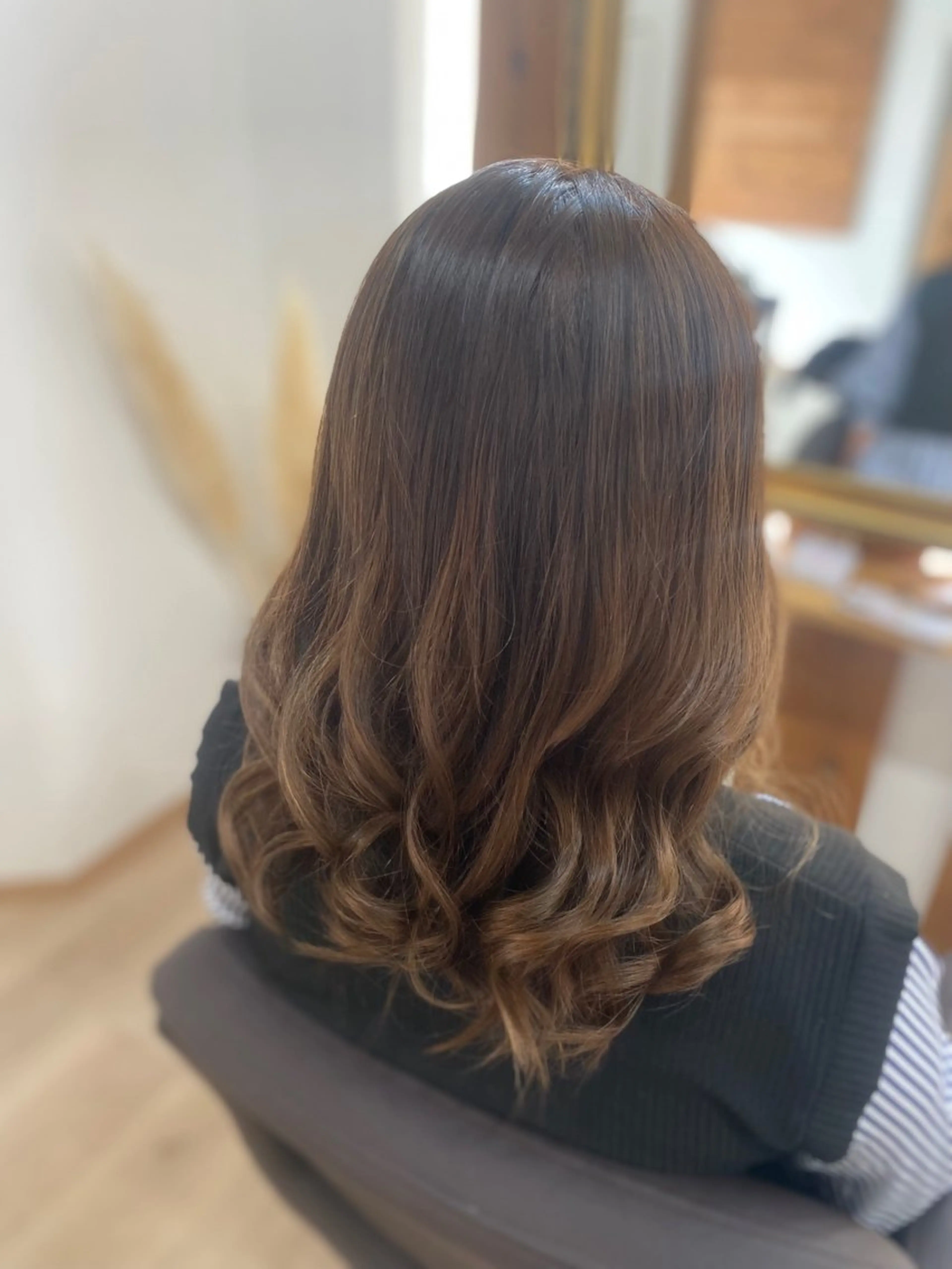 セミロング ヘアカラー トリートメント 青柳 美咲のヘアスタイル