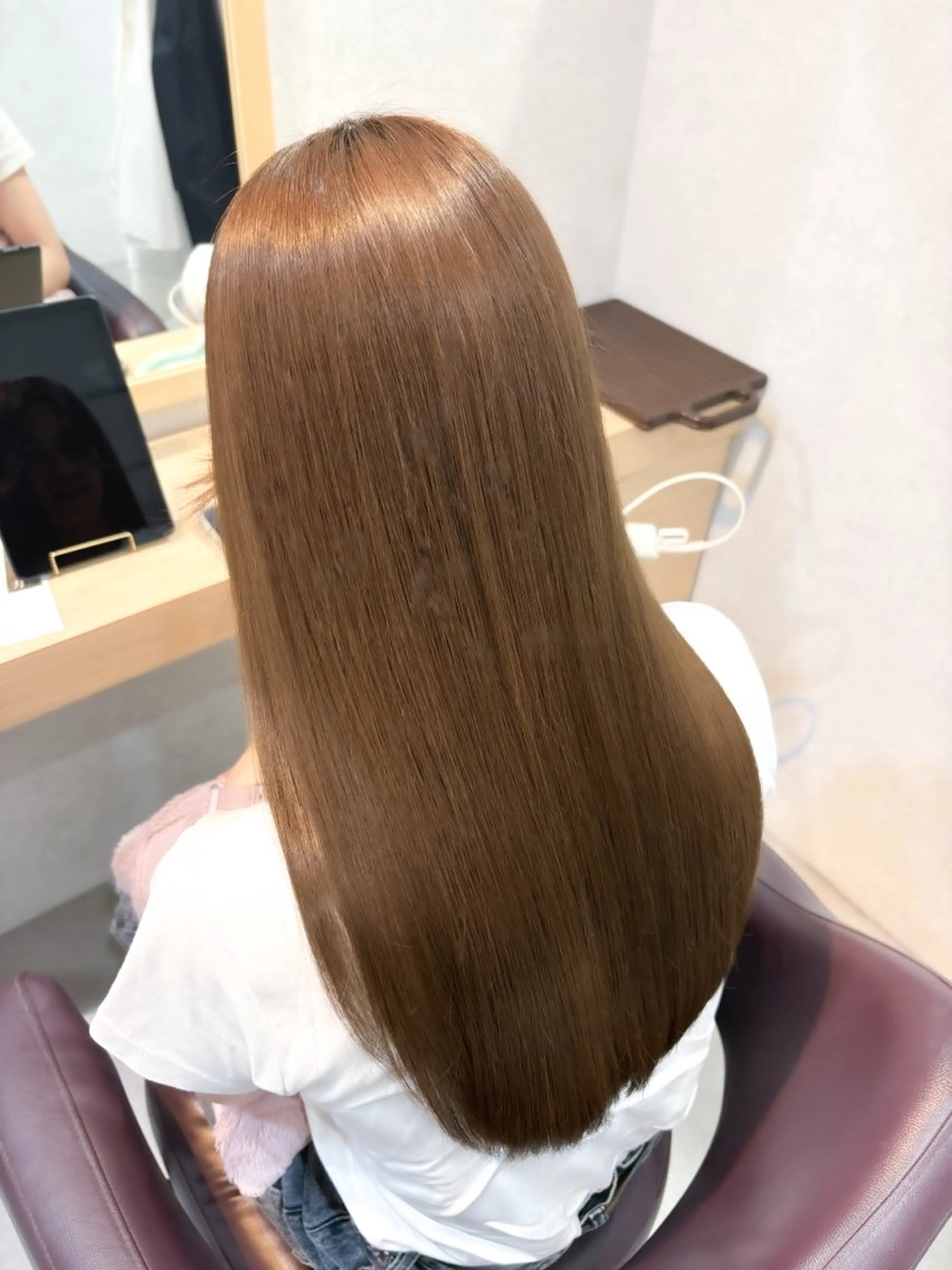 人気𝐍𝐨. 𝟏✨️/カット&艶ブラウンカラー&ダメージケアトリートメント(ホームケア付)🧴の写真