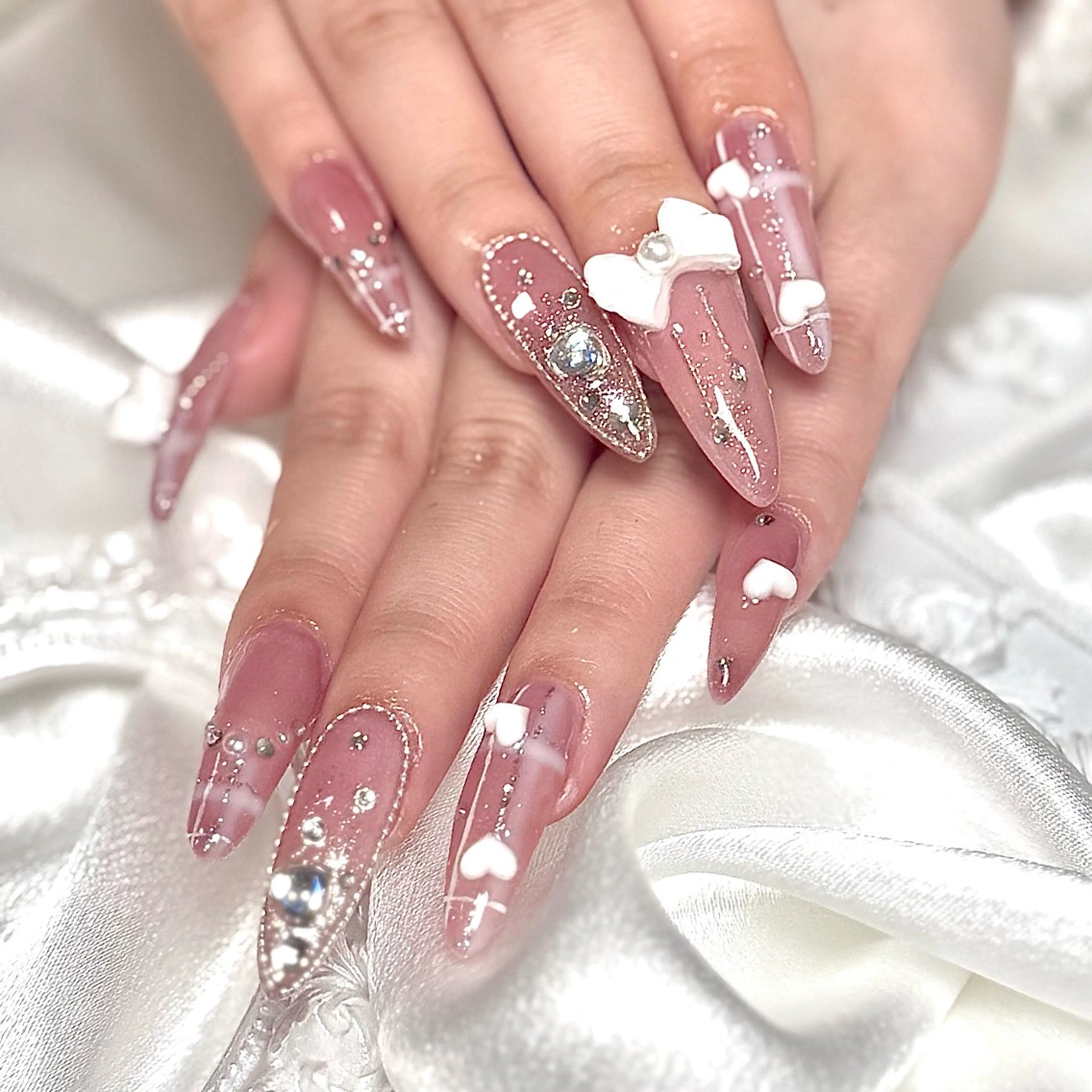 ネイル ハンドネイル ルシイ🎀新宿長さ 出しパーツ専門店のネイルデザイン