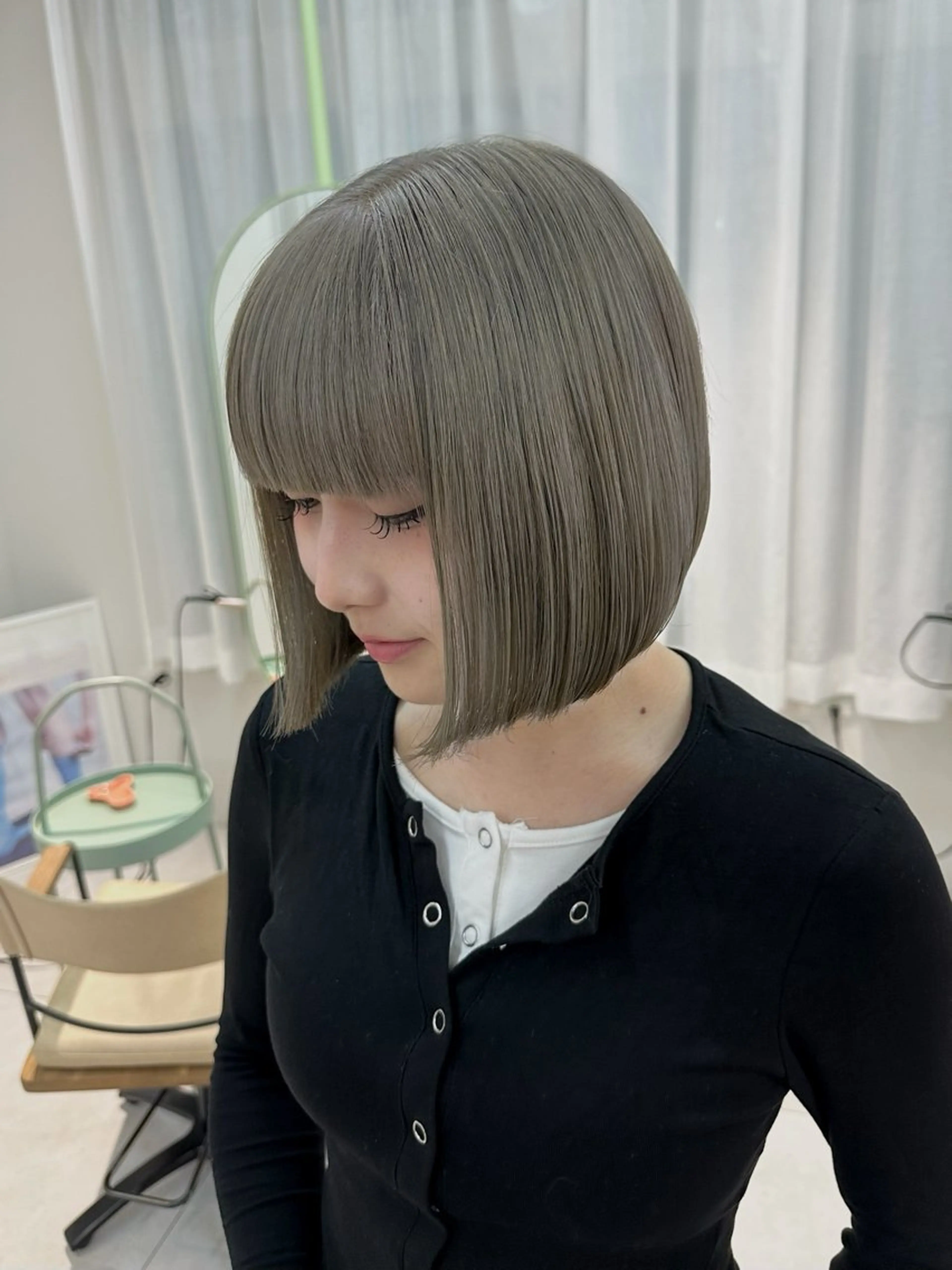 カラー ブリーチ 安井 美咲希のヘアスタイル