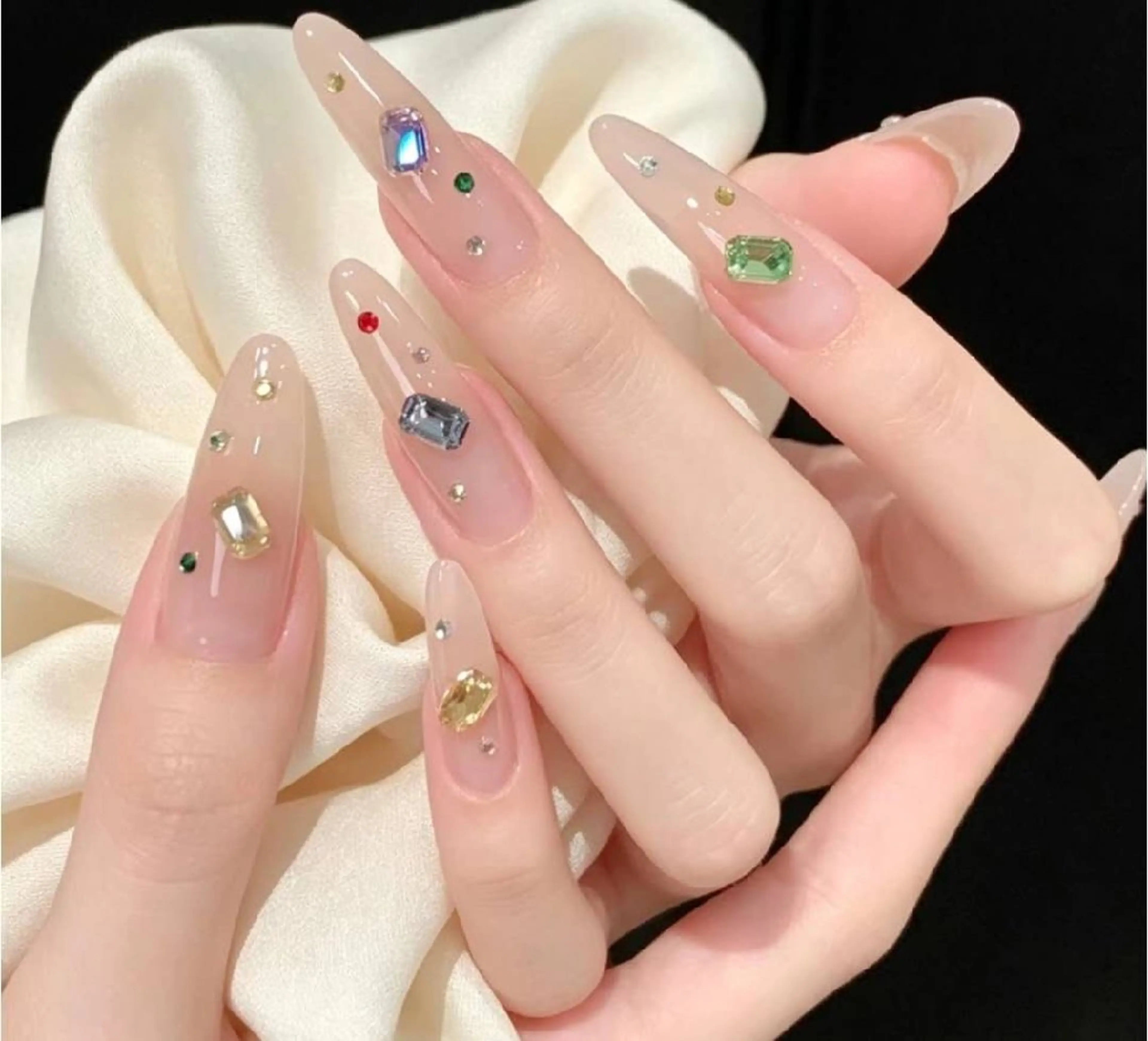 ネイル 小島 阿佑美のネイルデザイン