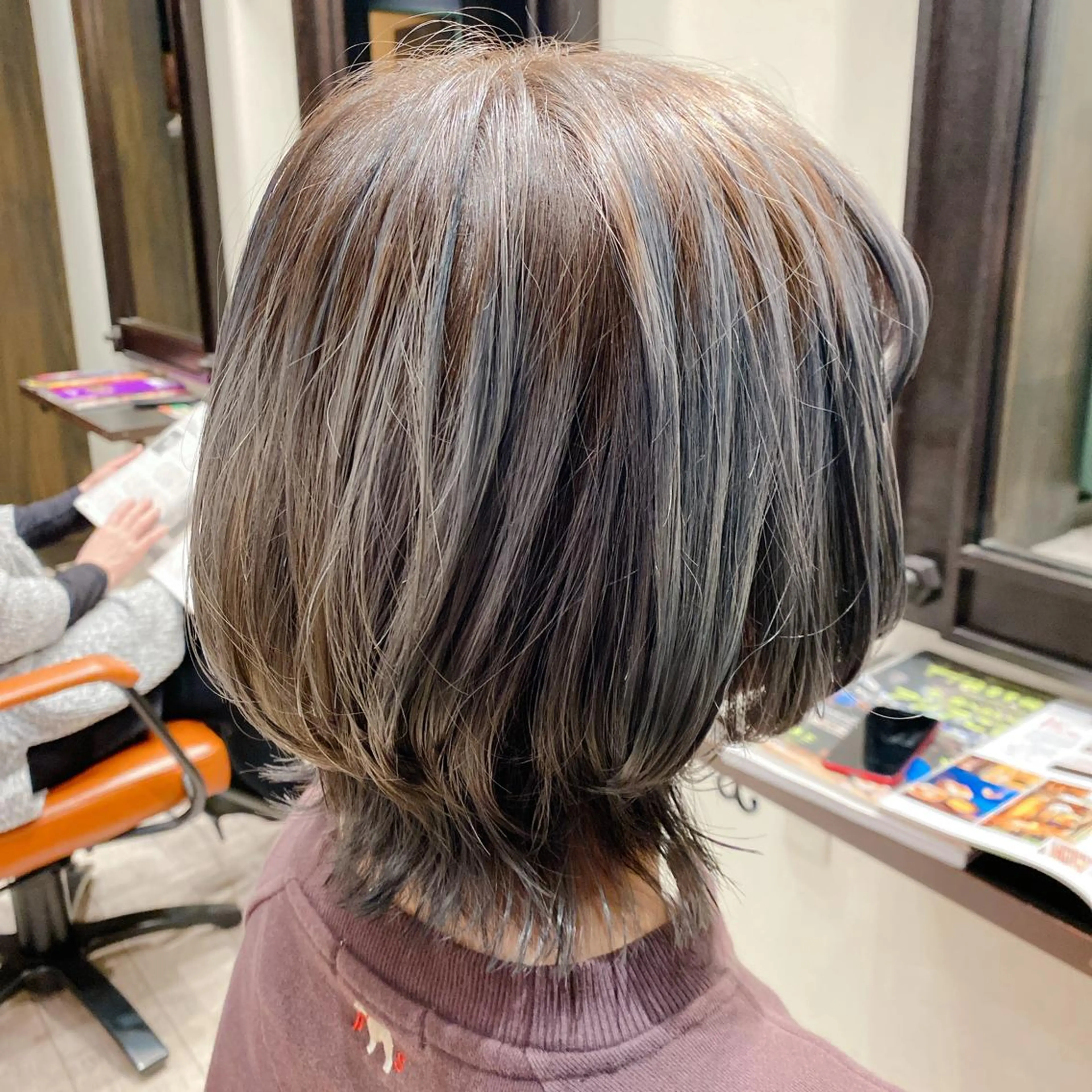 ショート カラー ブリーチ グラデーションカラー シルバー ボブ ウルフカット non .のヘアスタイル