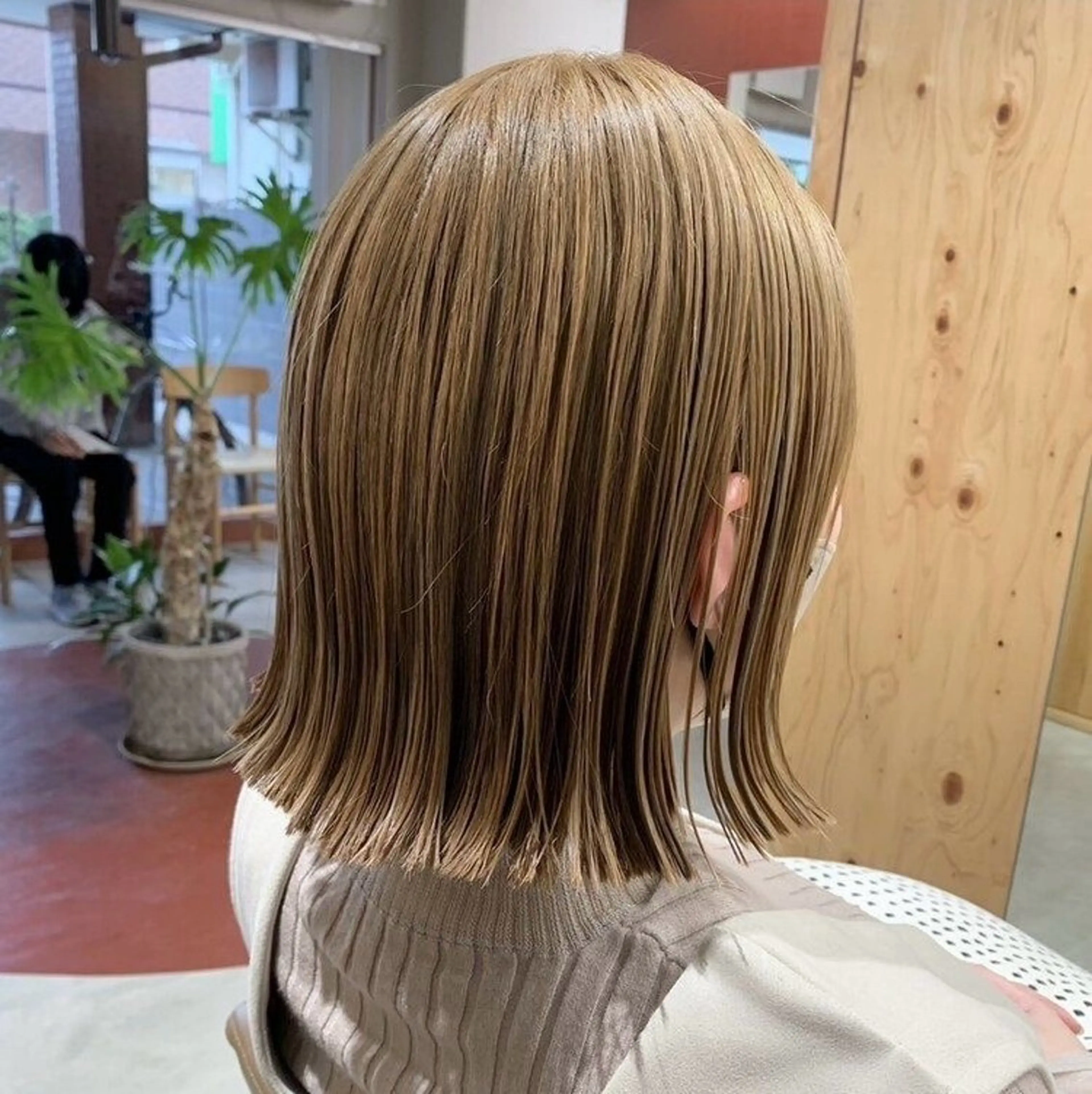 ショート カラー パーマ ボブ 外ハネヘア ストレートパーマ 森山 陽菜のヘアスタイル