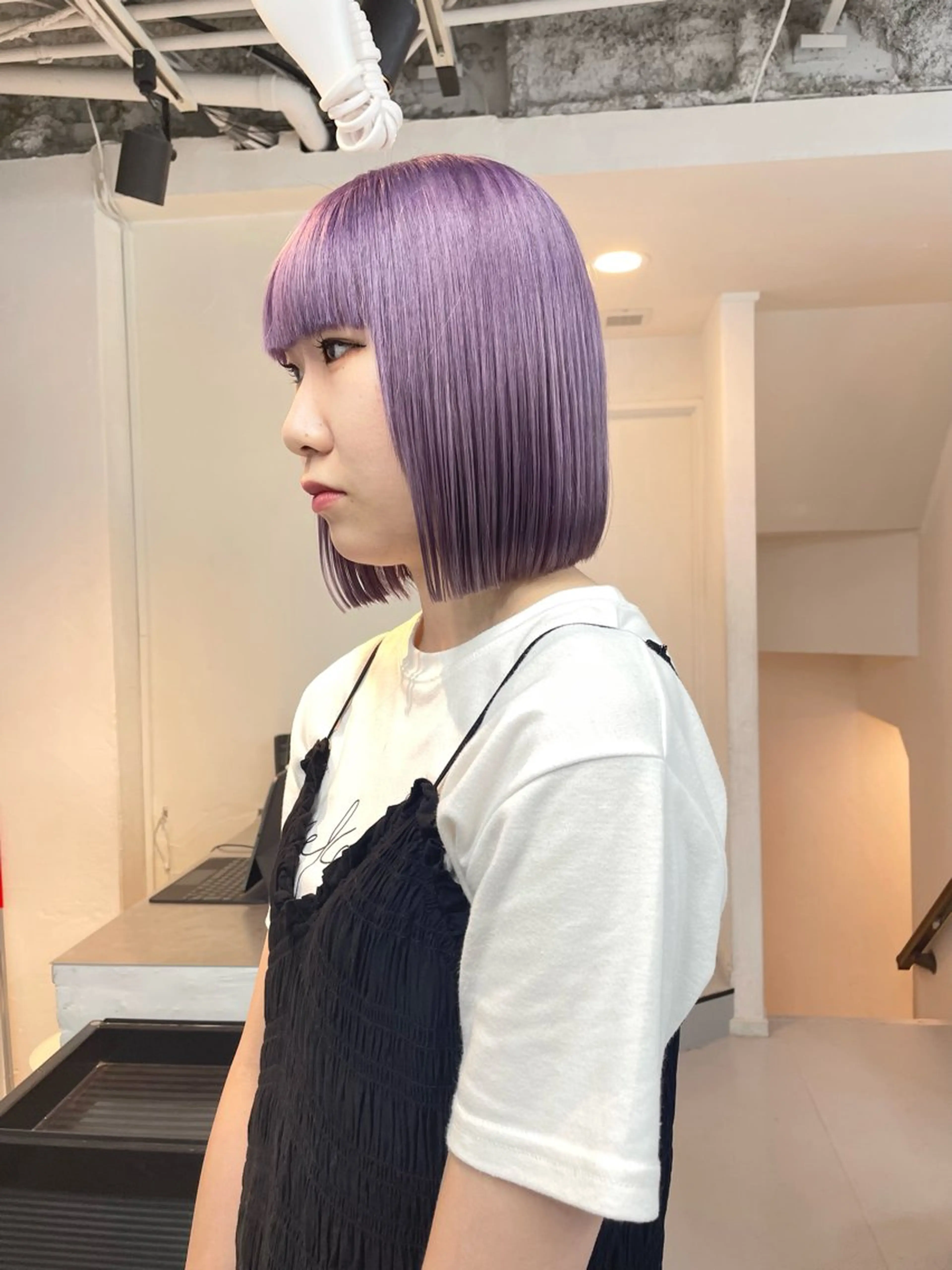 ミディアム カラー 切りっぱなしボブ パープルカラー ボブ ハイトーン×レイヤー ／遠藤将太のヘアスタイル