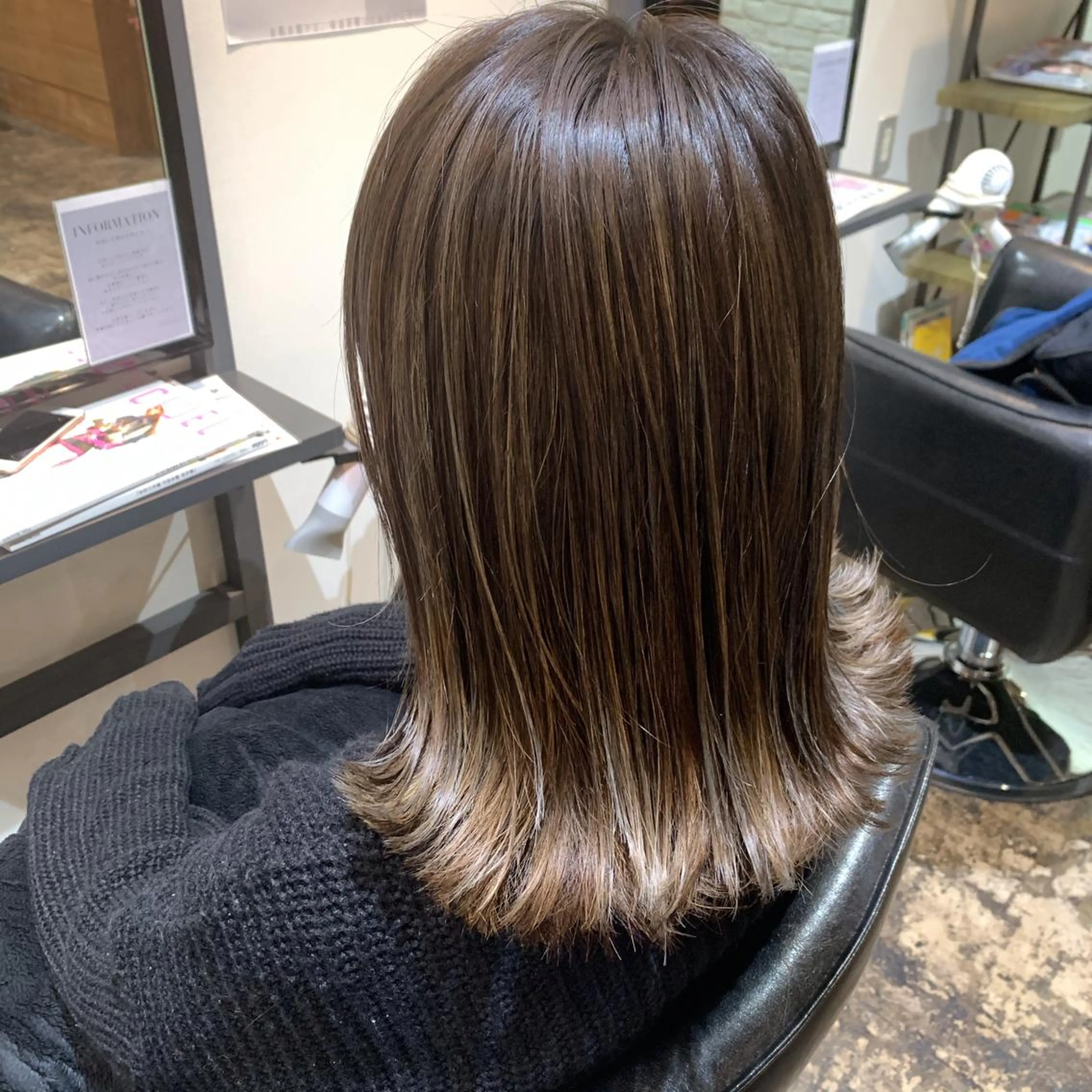 ミディアム カラー ハイライトカラー ハイライト UMEDA FIGAROのヘアスタイル