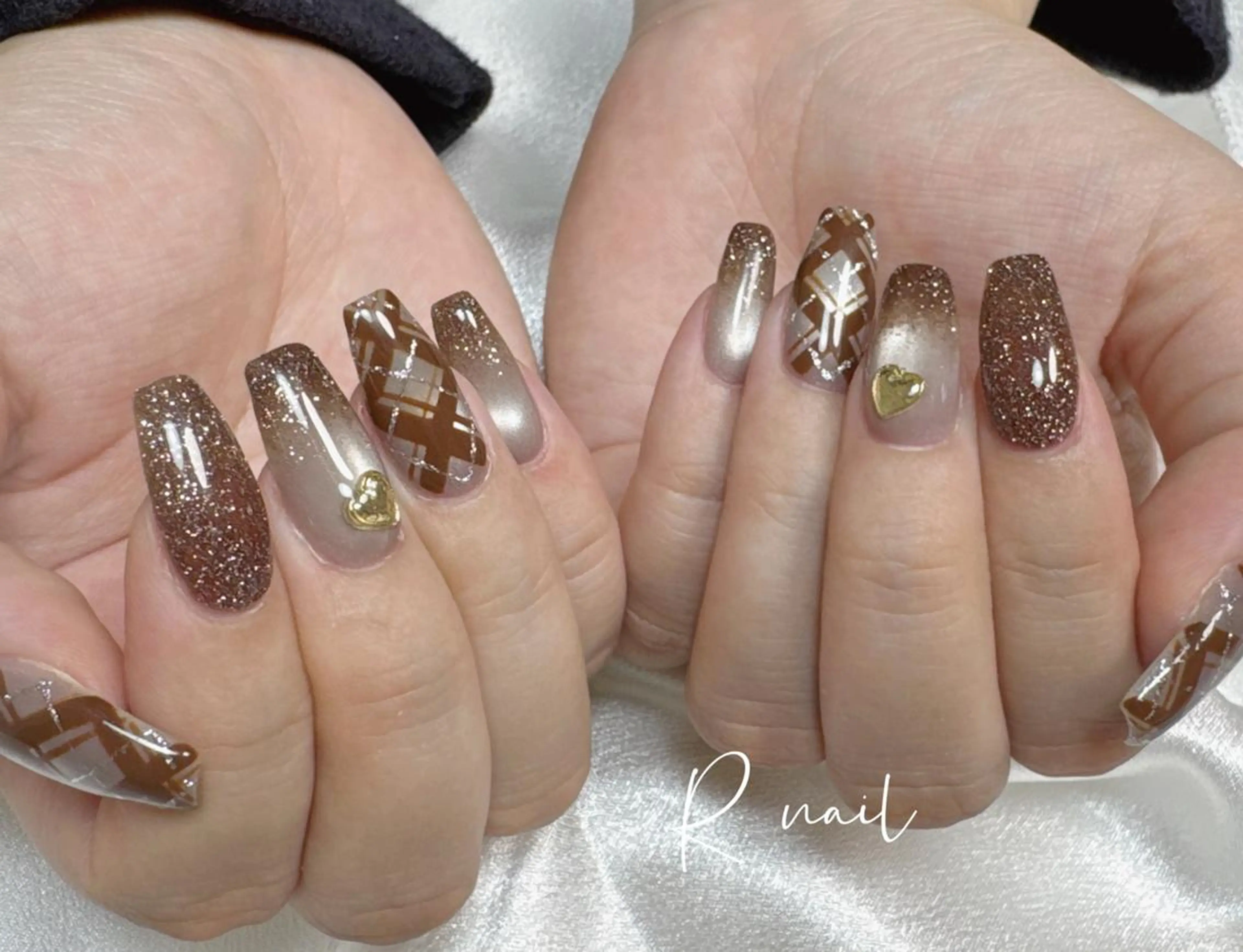 持ち込み90分　両手メインアート4本まで　200以内パーツ時間内つけ放題　(オフ、ケア、込み120分)の写真