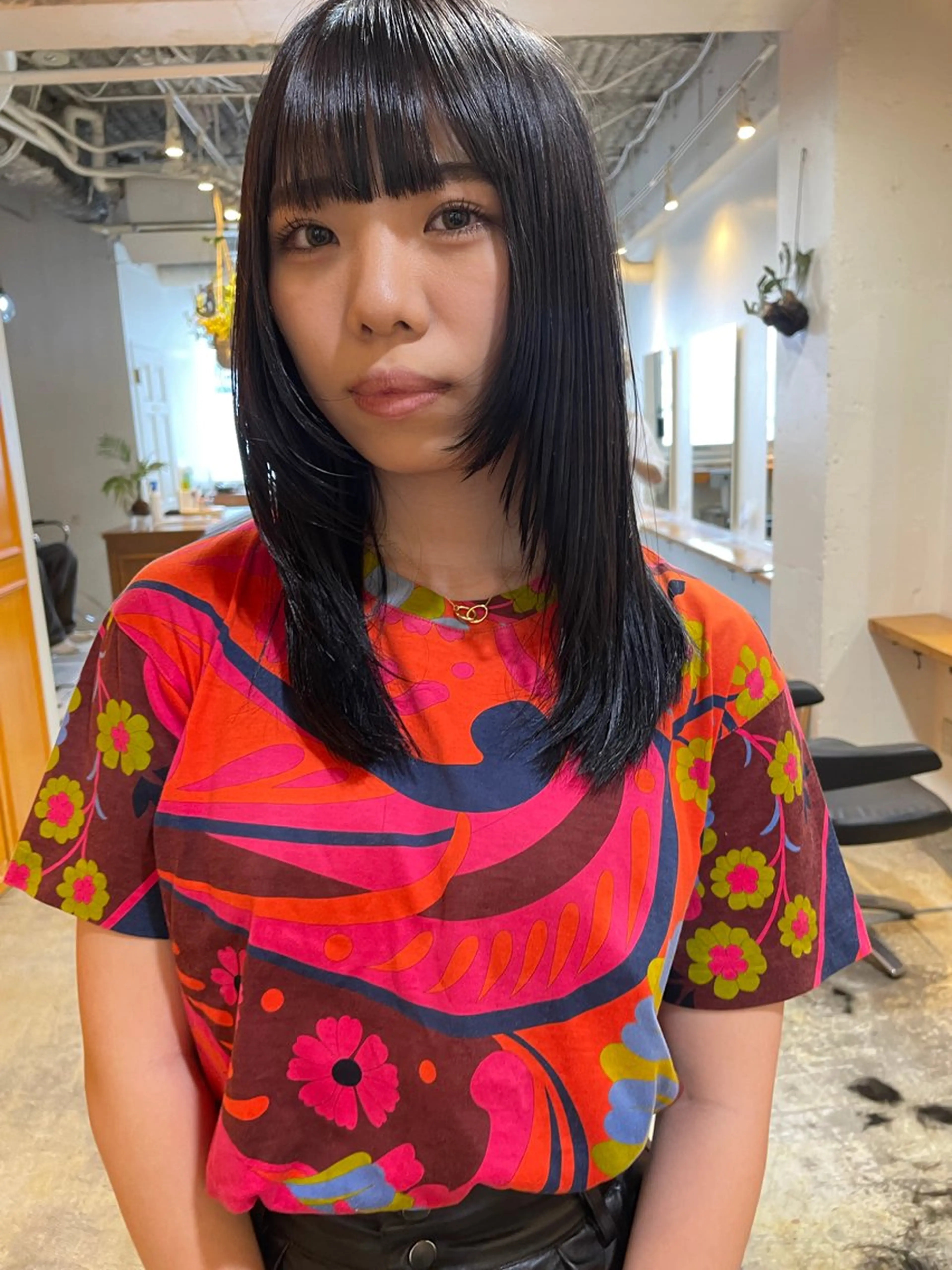 セミロング カラー アッシュ 黒髪 ブルーカラー ブルーブラック グレージュ カット ヘアカラー トリートメント レイヤー／似合わせ TAKUYAのヘアスタイル