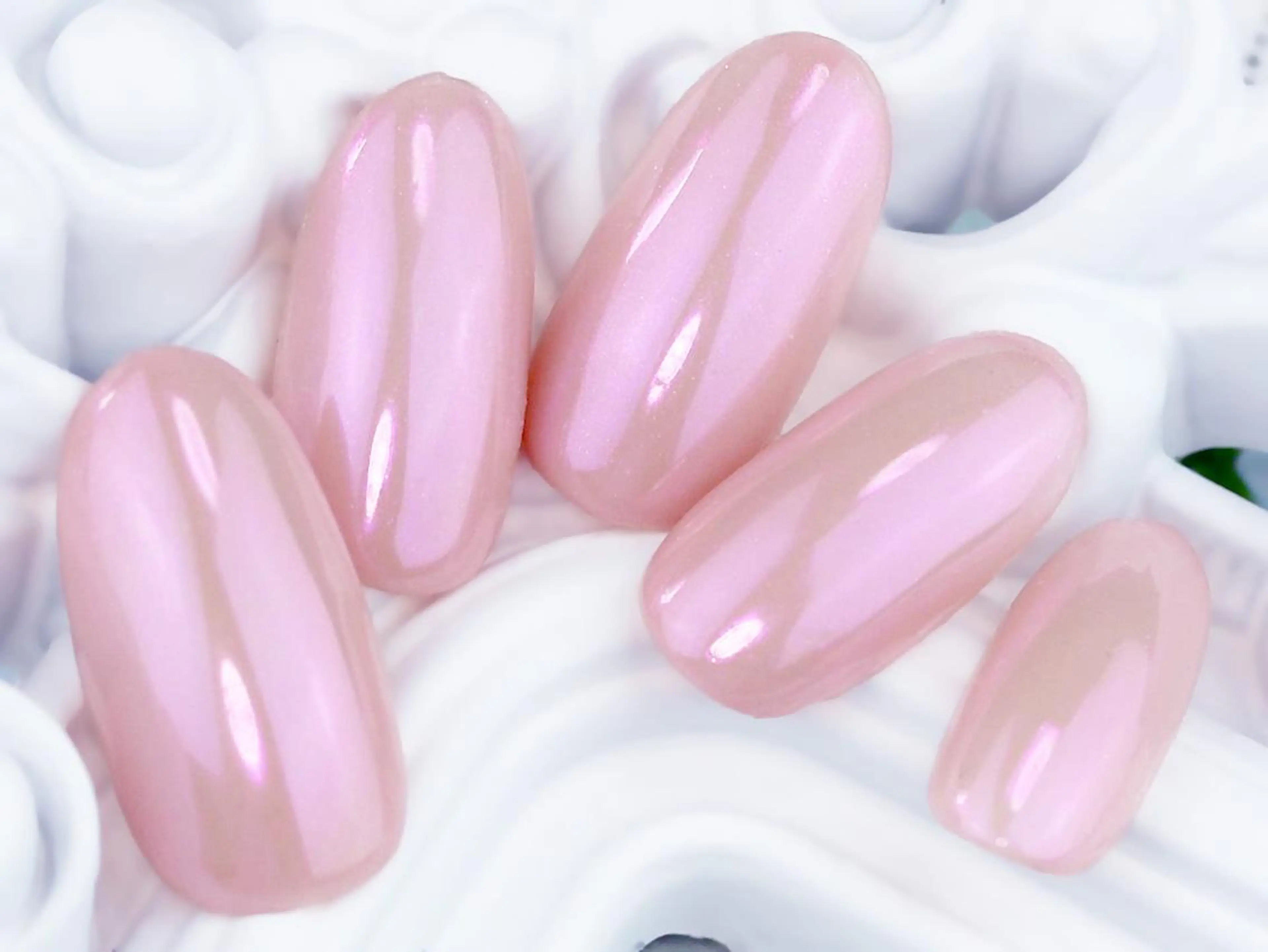 ミディアム ネイル オーロラネイル キラキラネイル SyiSyu 梅田店のネイルデザイン