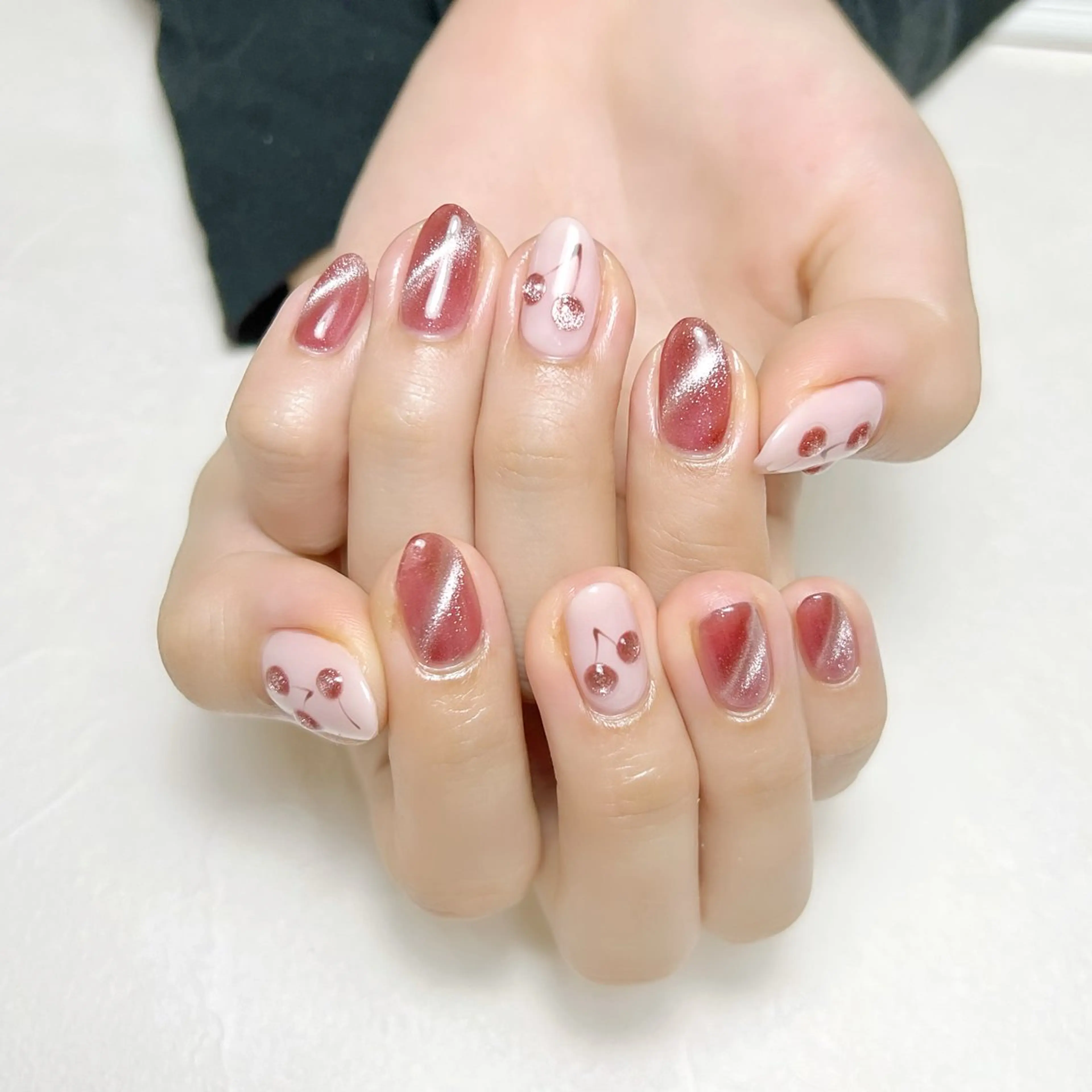 ネイル マグネットネイル 赤色 rouse nail RISATOのネイルデザイン
