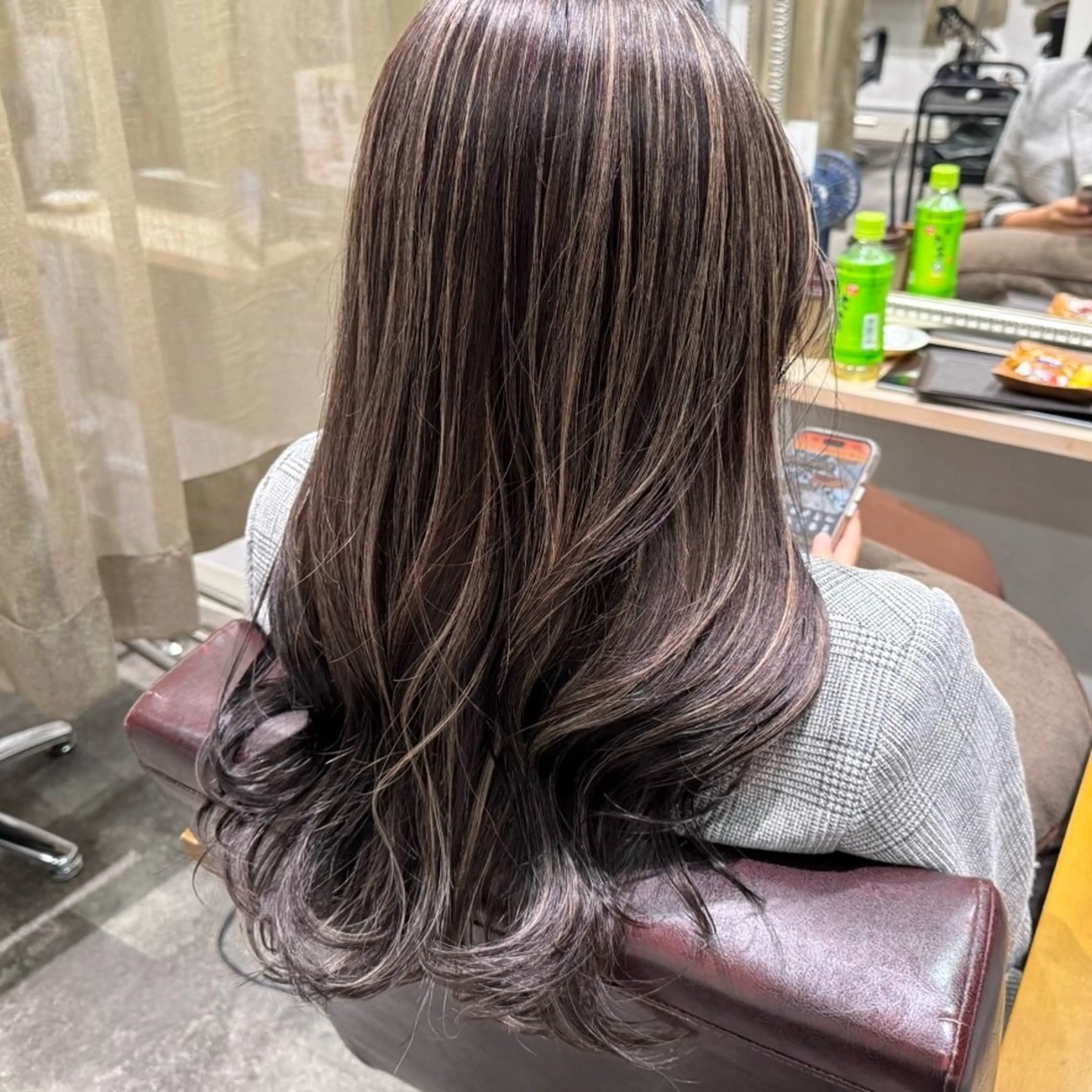 ロング カラー ハイライトカラー ハイライト カット ヘアカラー トリートメント マエダルイ🌐 レイヤースタイルのヘアスタイル