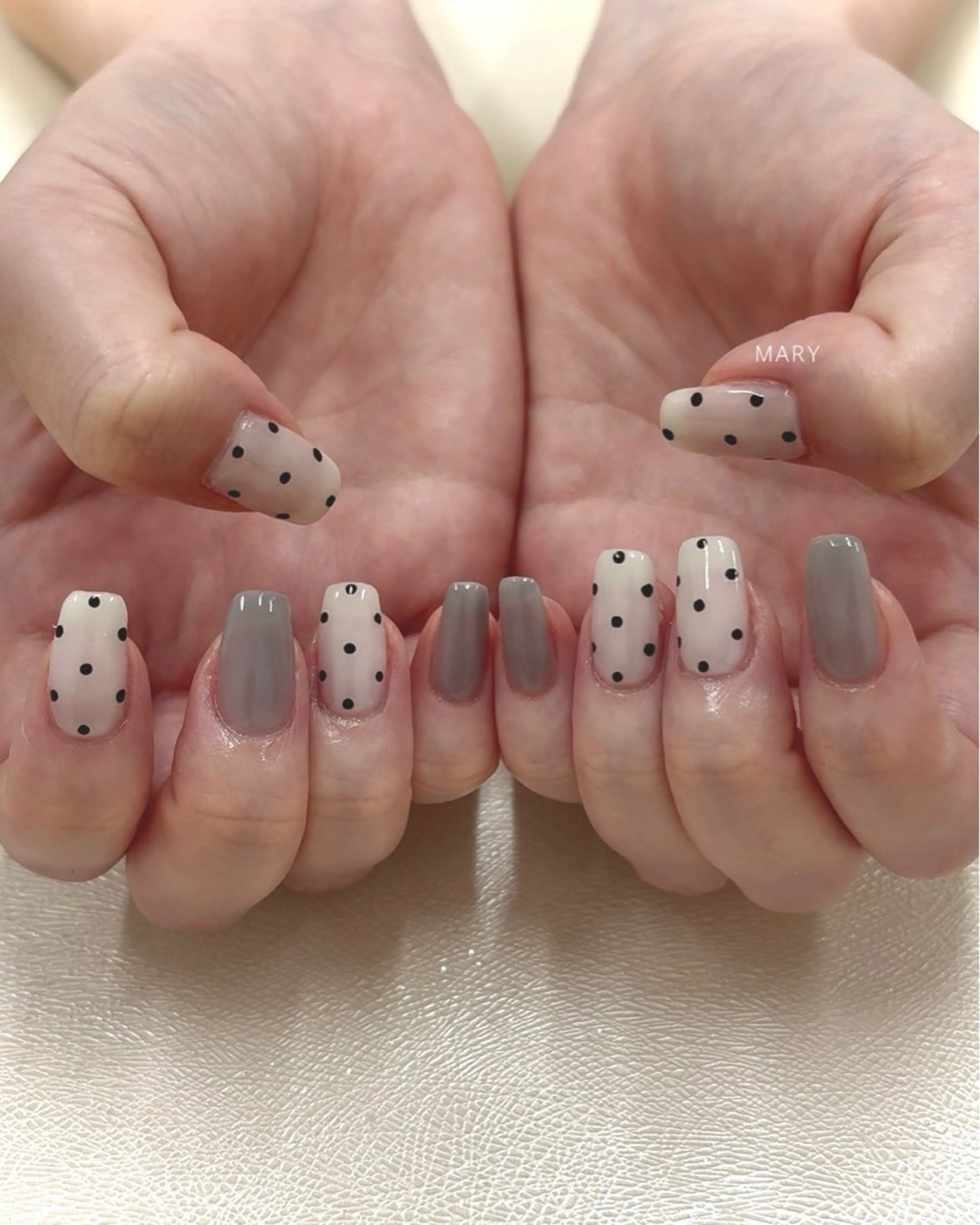 ネイル ドット ニュアンスネイル 春ネイル スクエアネイル 夏ネイル ハンドネイル Mary nail .narumiのネイルデザイン