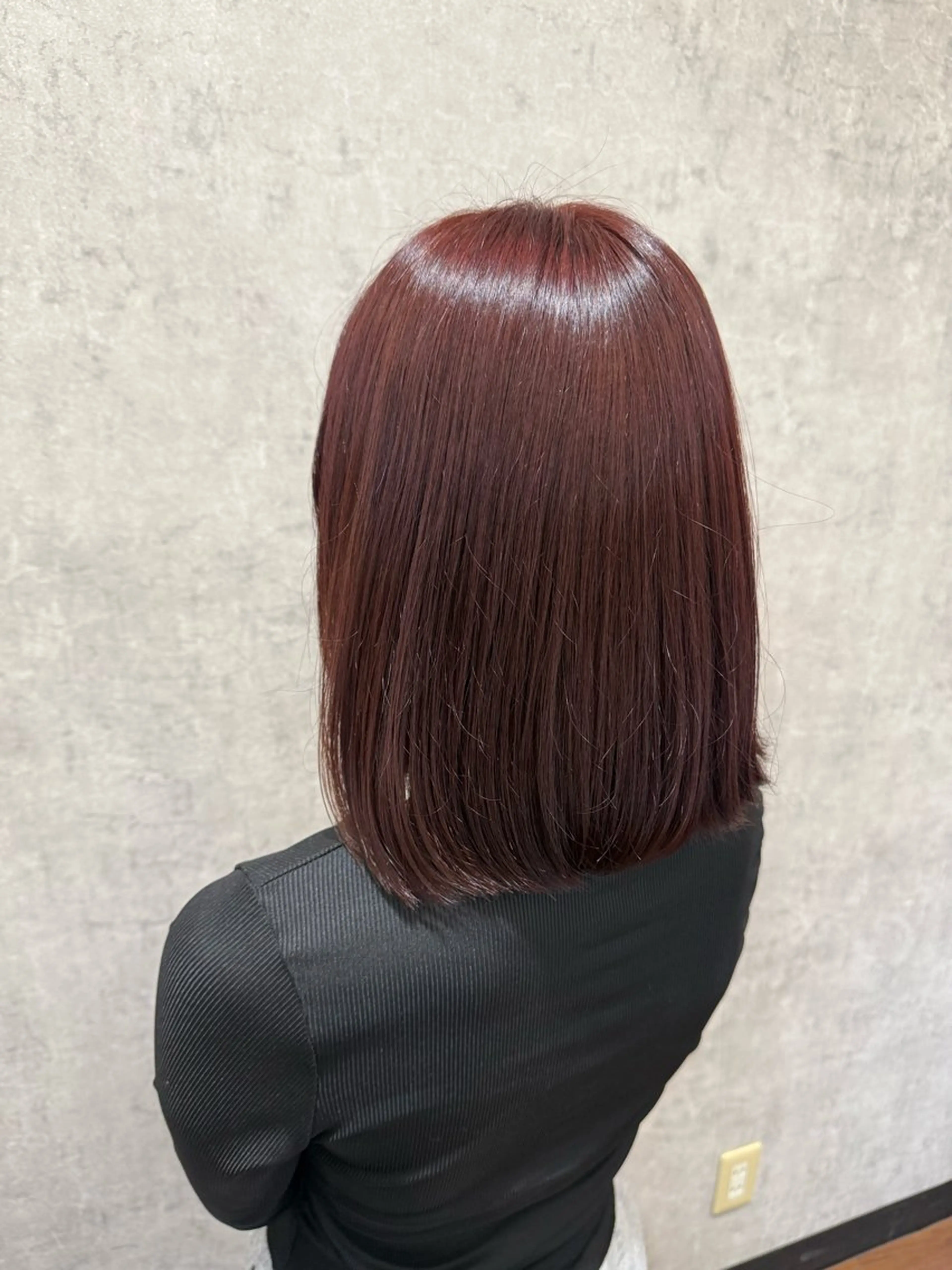 ミディアム カラー ブリーチ 透明感カラー ダブルカラー ブリーチなしカラー レッドカラー ヘアカラー レイヤー/コテパーマ 松本　希愛のヘアスタイル