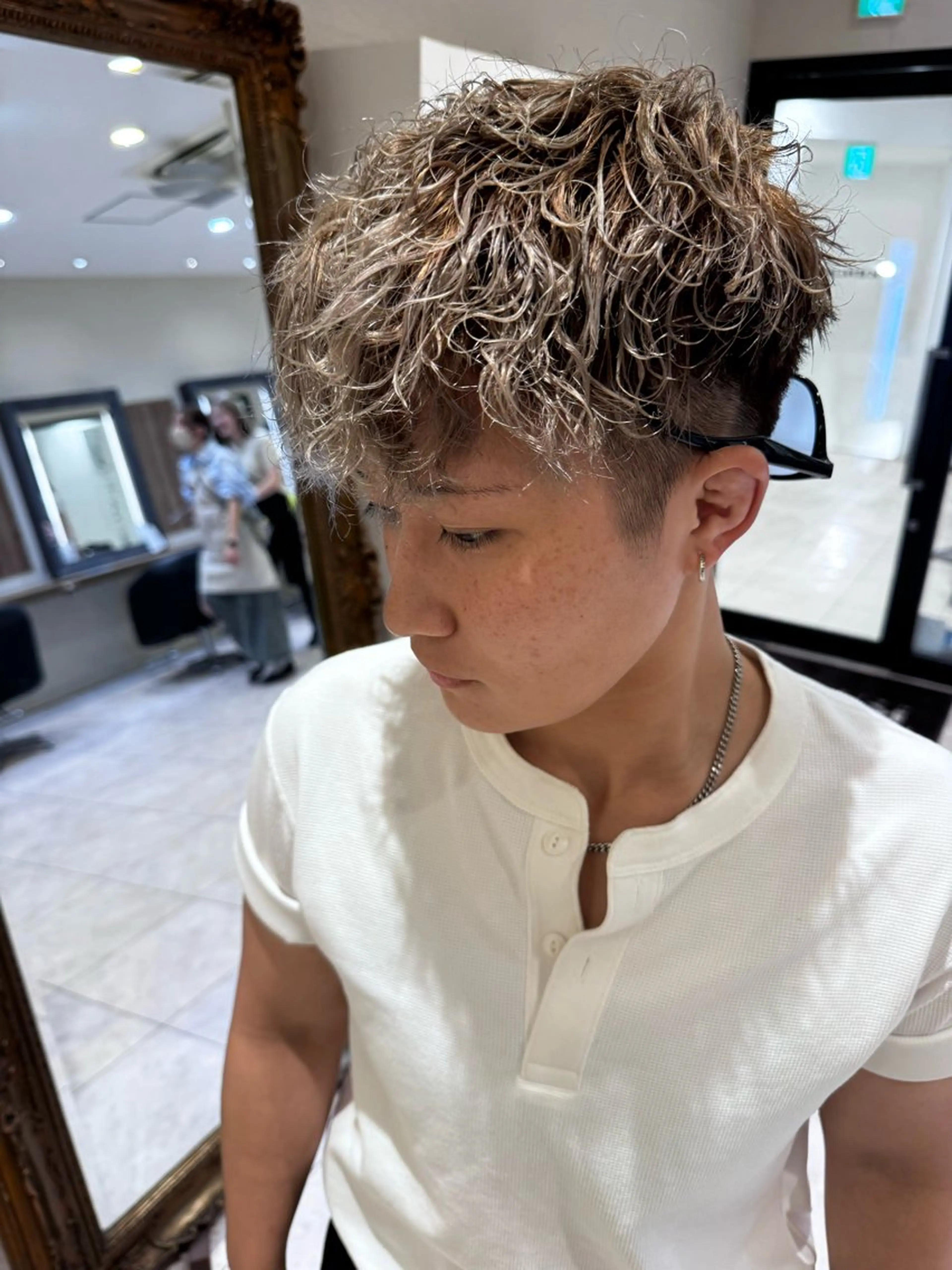 カラー パーマ ハイトーンカラー 🐺ウルフ× ハイトーン🐺MOEのヘアスタイル