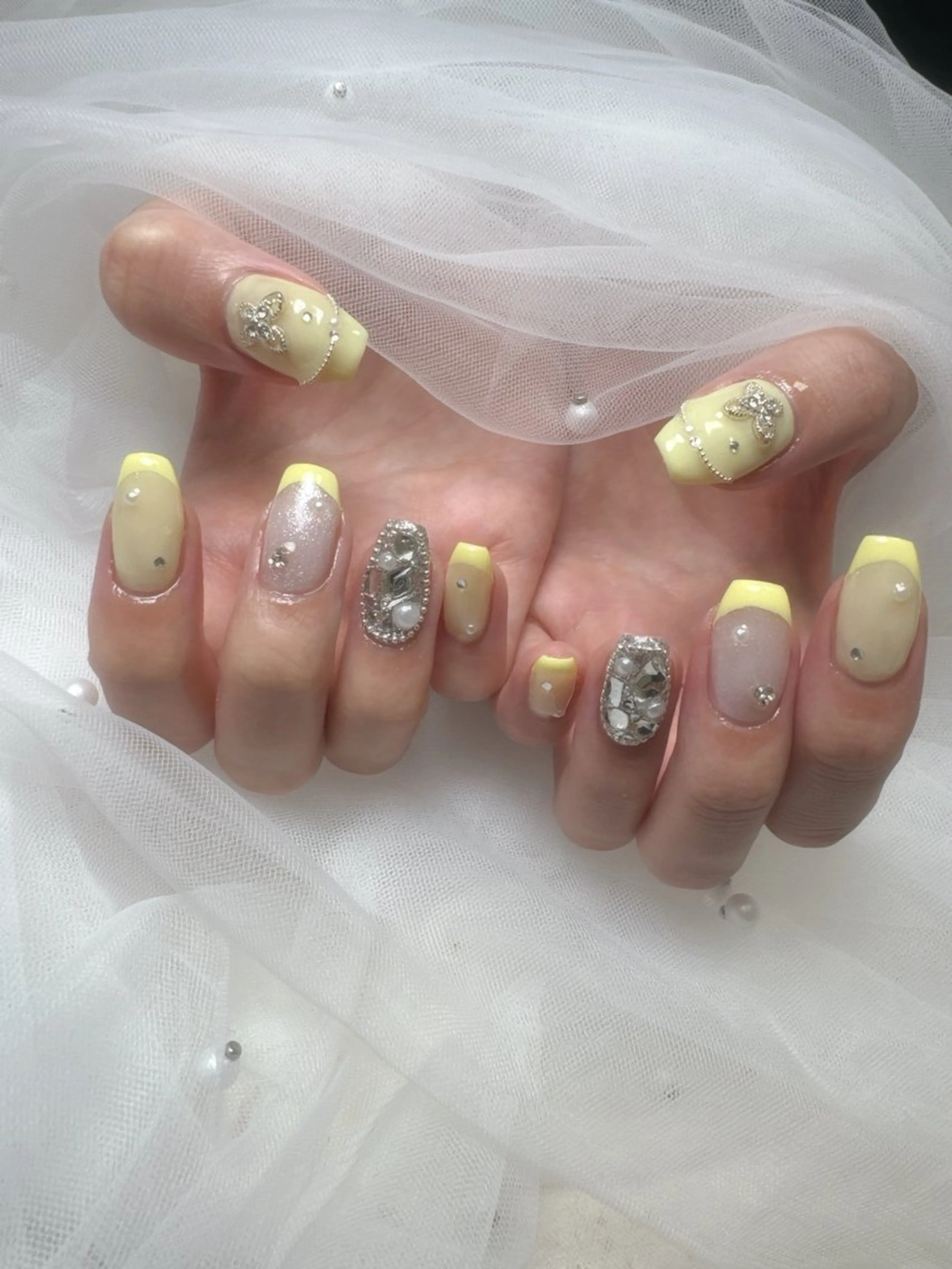 ネイル フレンチネイル ガラスフレンチ マグネットネイル 持ち込み ニュアンスネイル ハンドネイル Queeens nailのネイルデザイン