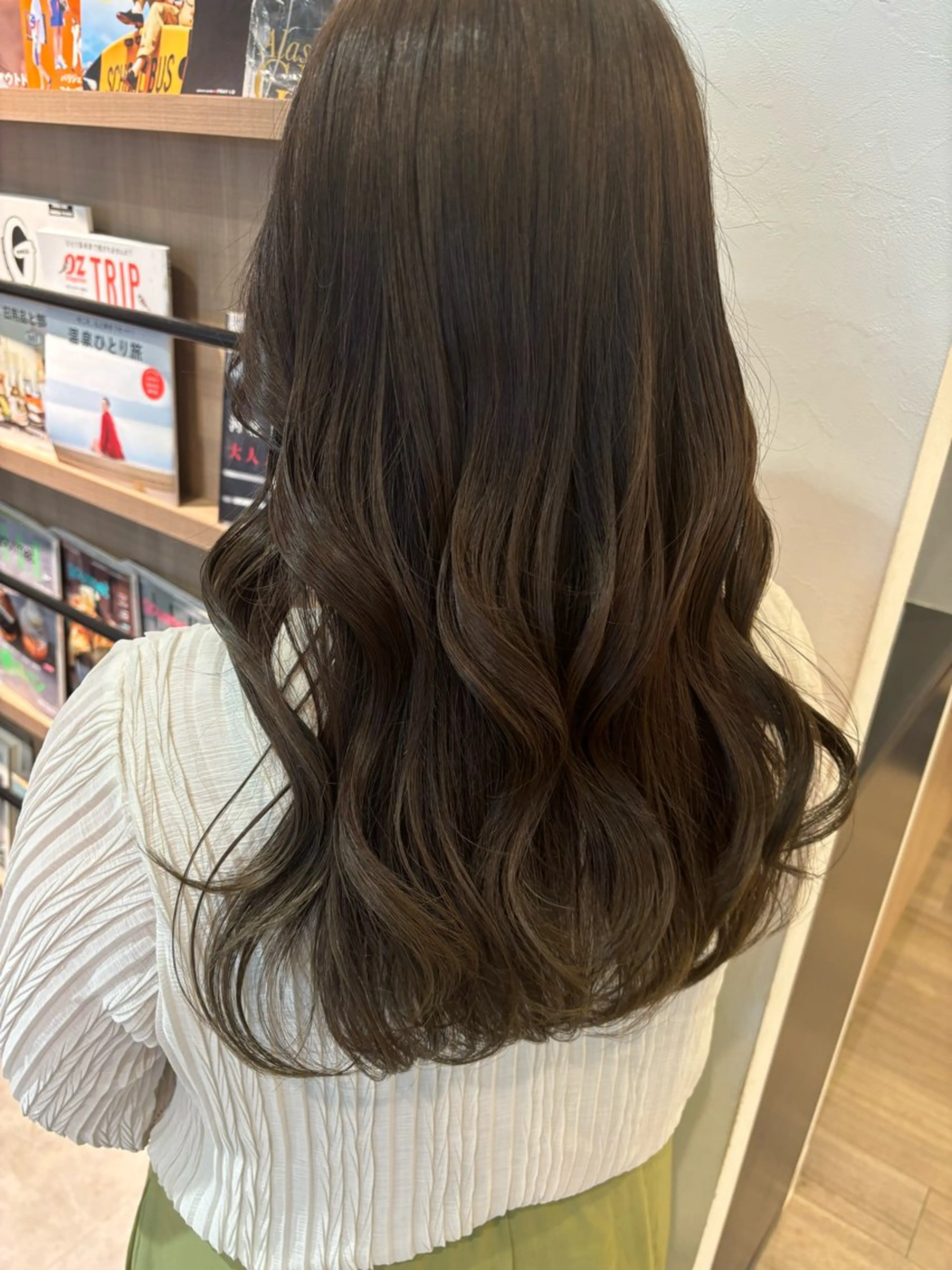 セミロング モテ髪🫧赤み消し カラー表参道きょうこのヘアスタイル