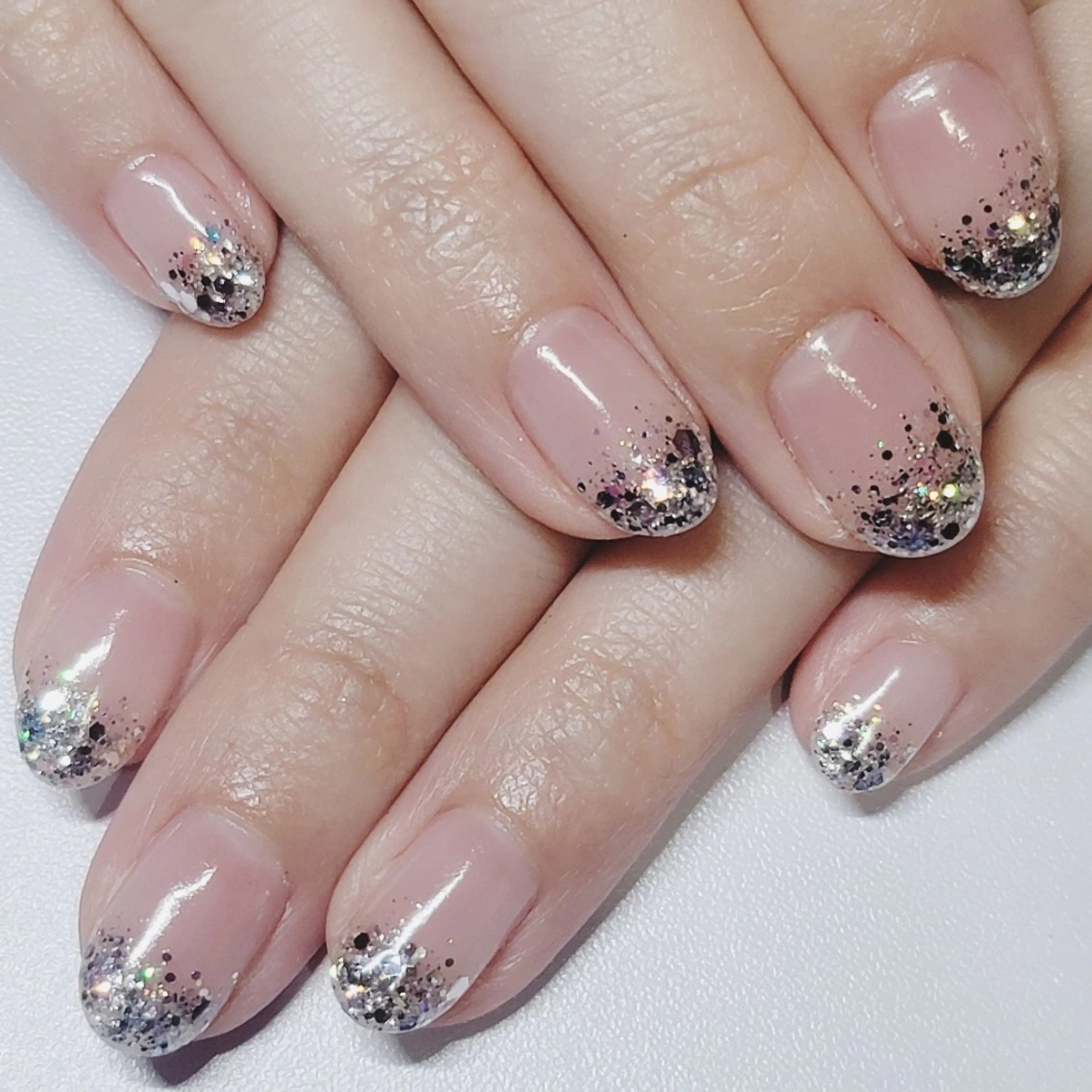 ネイル グラデーション ホログラムネイル ラメ(グリッター) ワンカラーネイル シルバー ハンドネイル よしだ ひろきのネイルデザイン