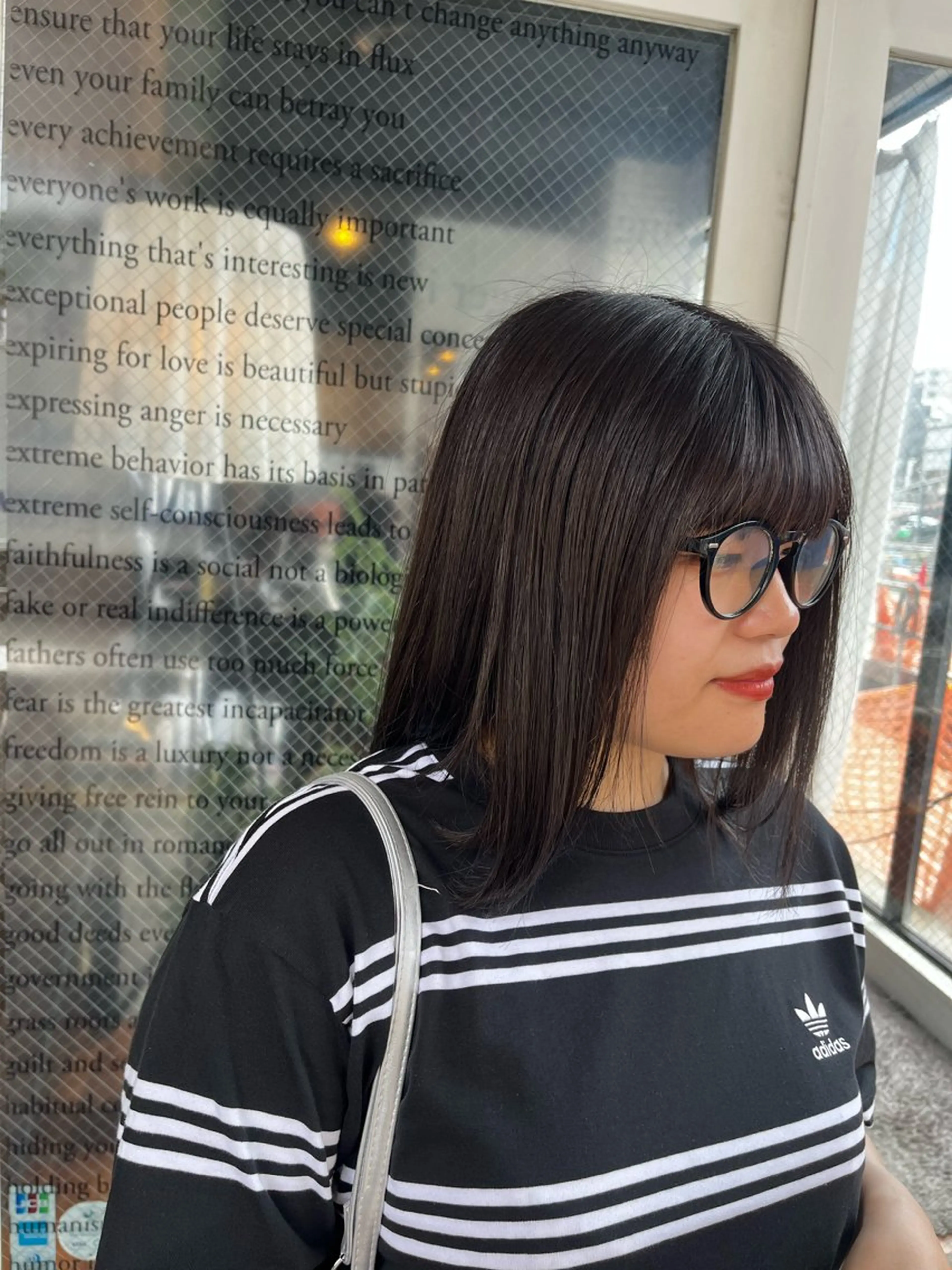 ミディアム まみ/レイヤーカット /暖色カラーのヘアスタイル