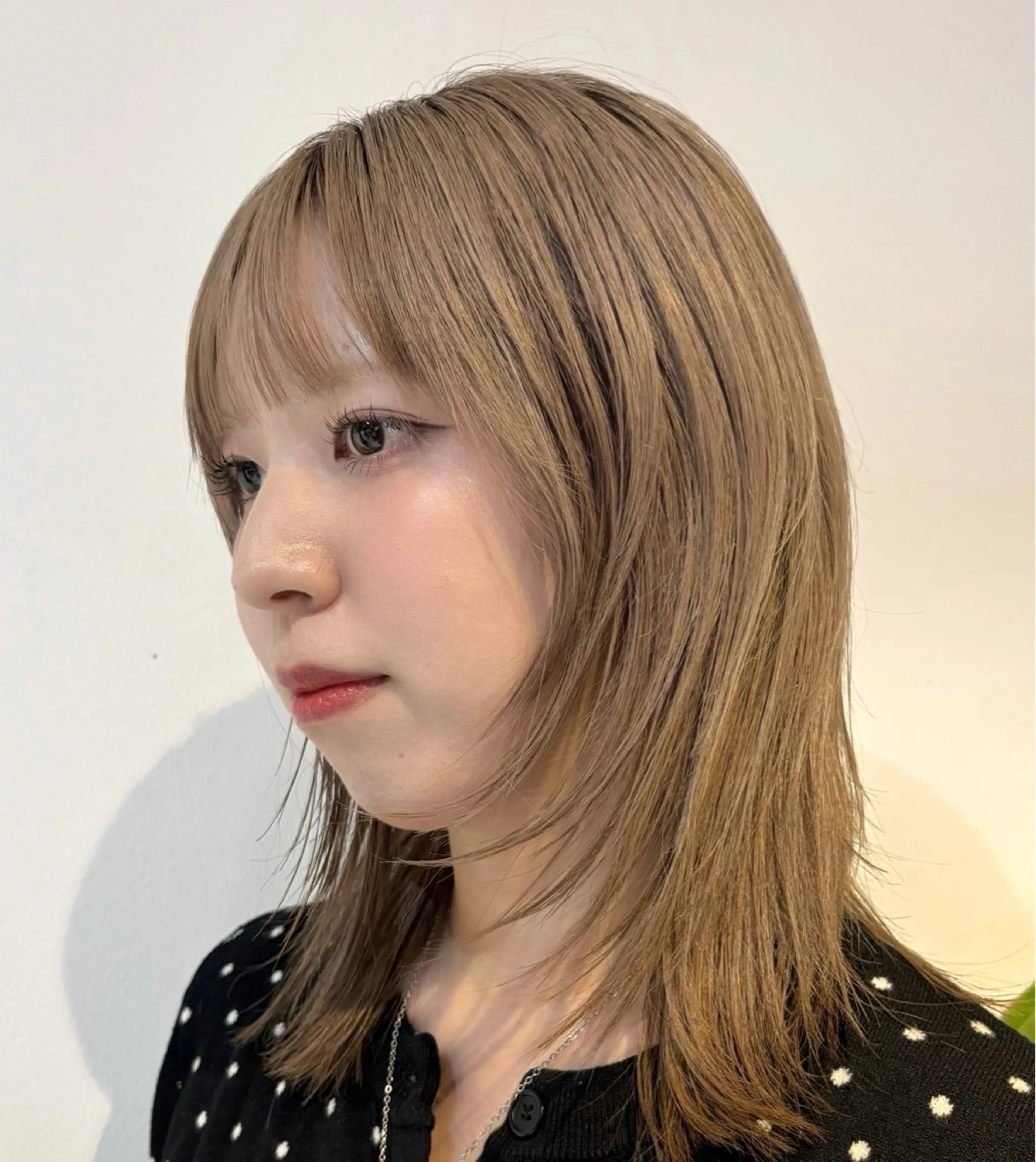 ミディアム 顔まわりレイヤー 顔周りカット レイヤーカット 重里 瑠花のヘアスタイル