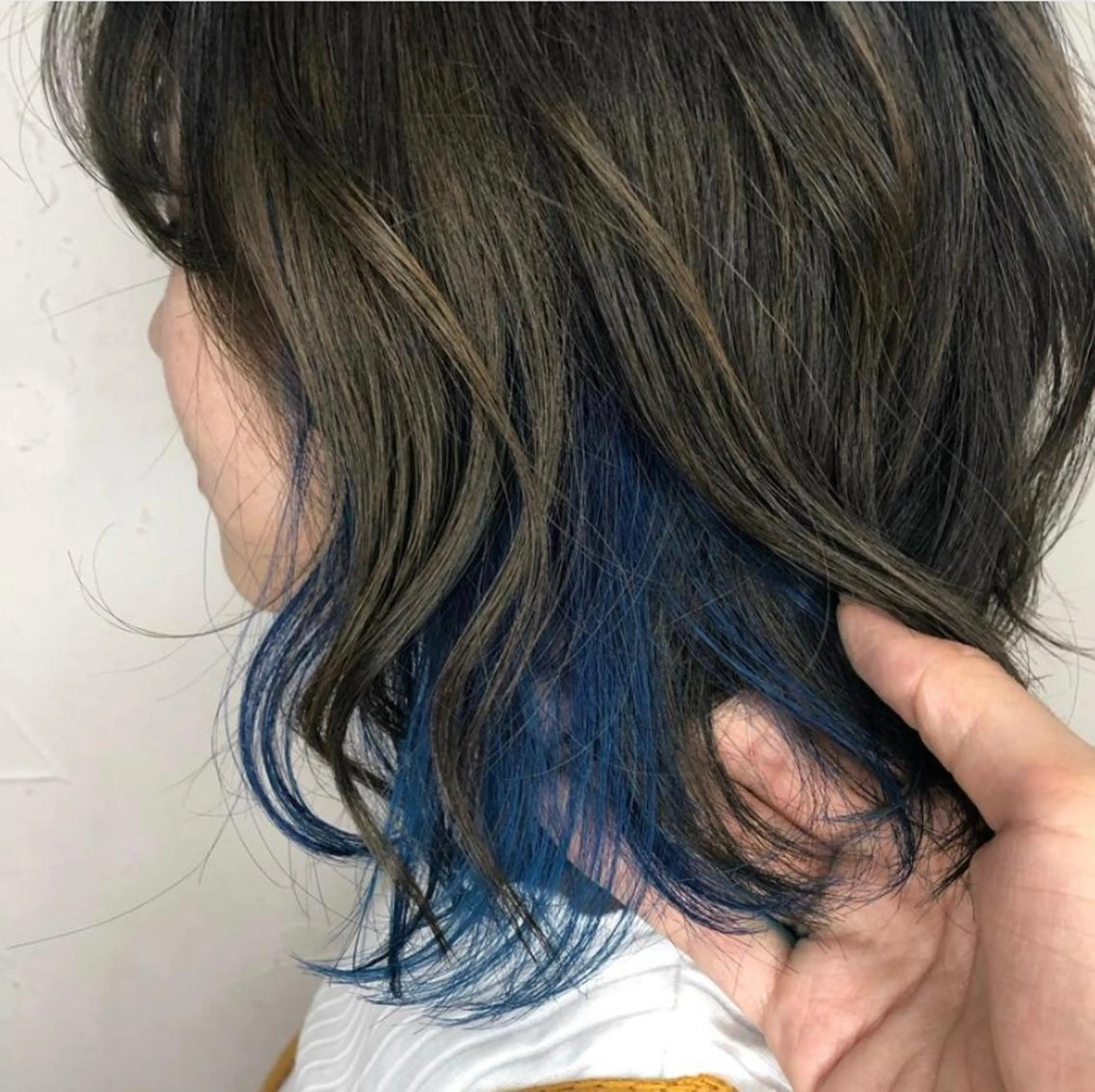 カラー イヤリングカラー 渡部凌我 小顔ウルフ ハイトーンカラーのヘアスタイル