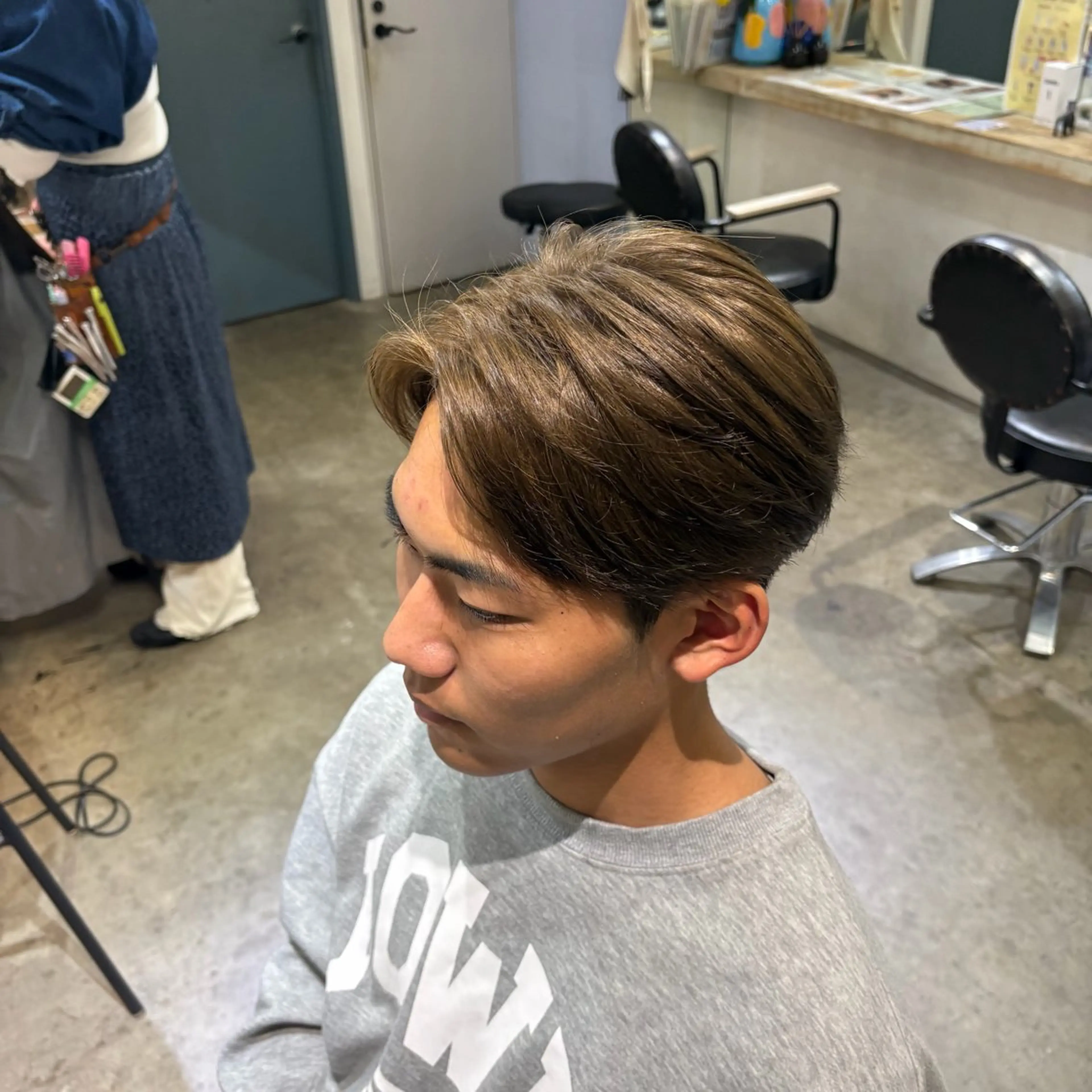 ショート カラー ベージュカラー ヘアカラー 手嶋 理仁のヘアスタイル