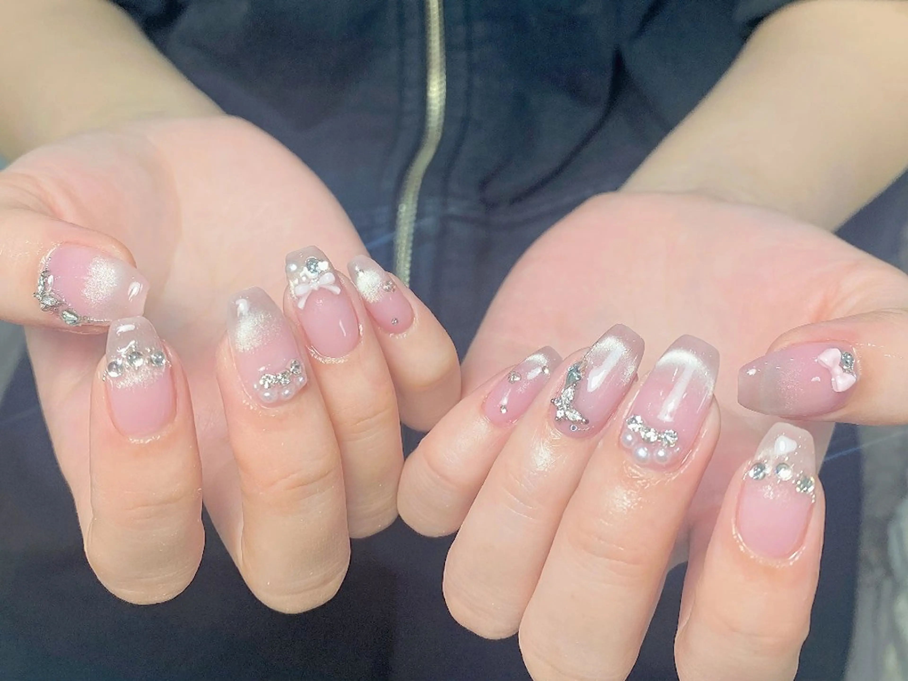 ネイル チークネイル フレンチネイル ジェルネイル ガーリー キラキラネイル ハンドネイル UM Nail Salonのネイルデザイン