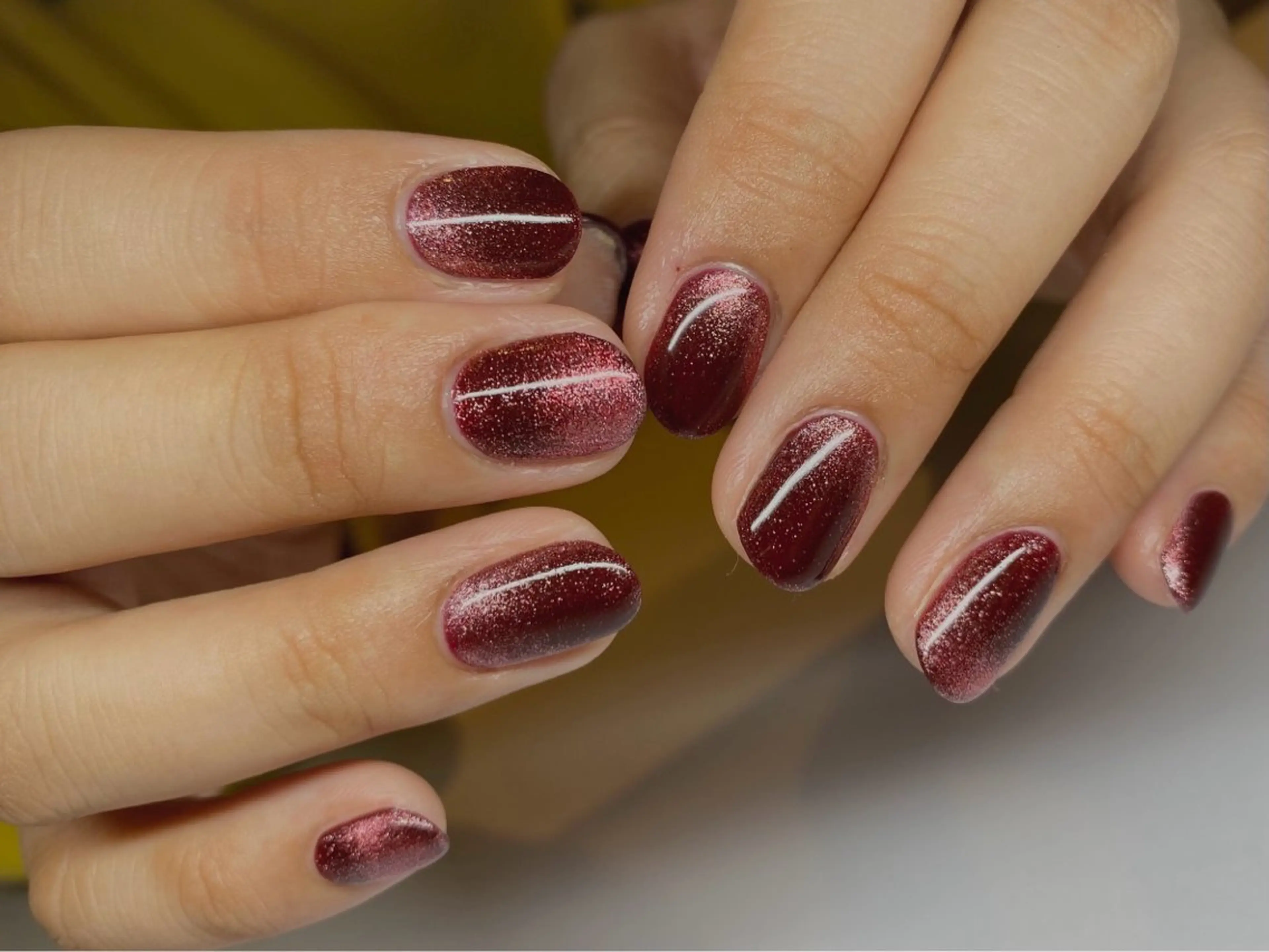 ネイル マグネットネイル 赤色 miyuu 【E bella 】のネイルデザイン