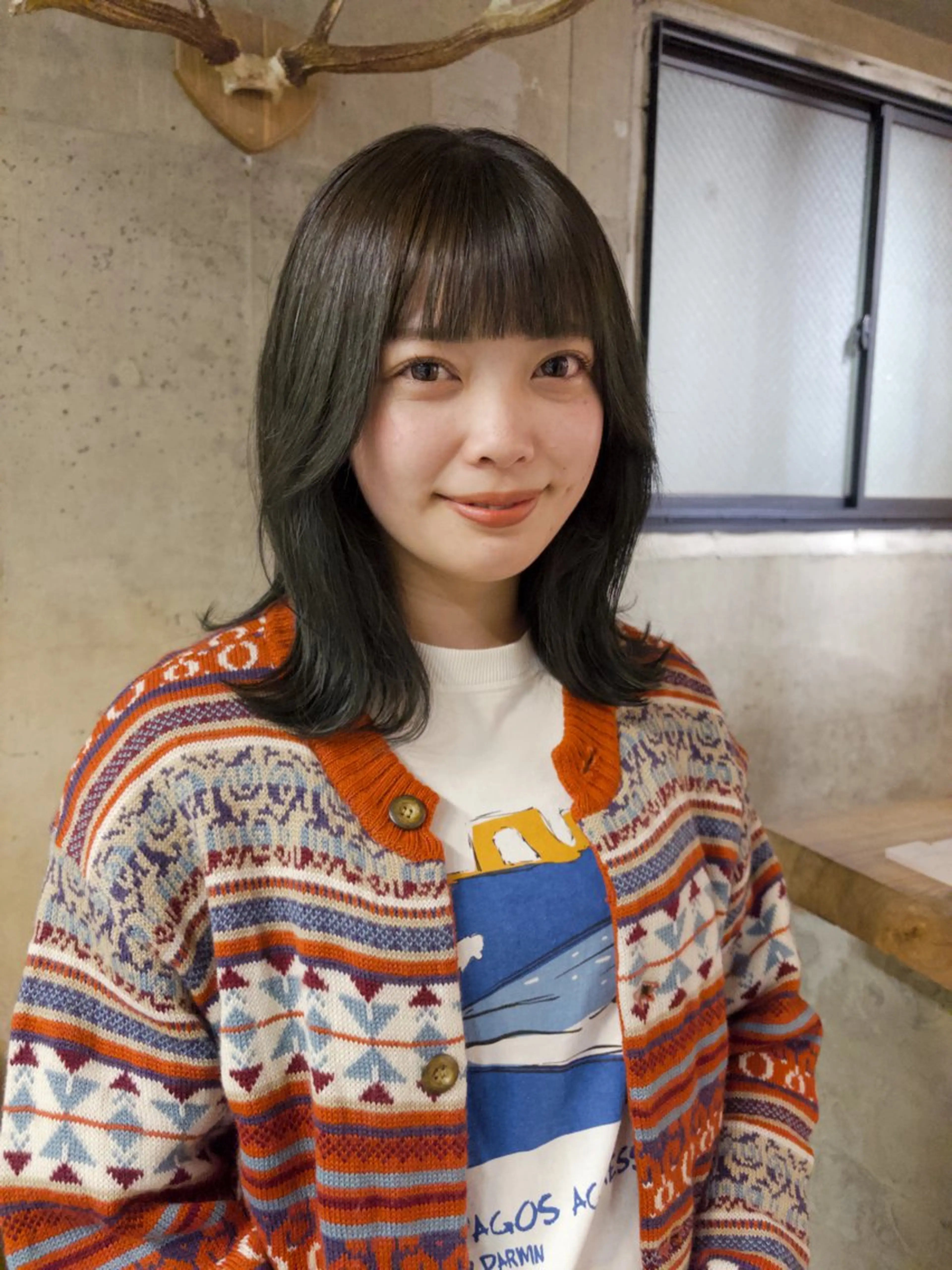 ミディアム カラー オリーブカラー KVELL ユナのヘアスタイル