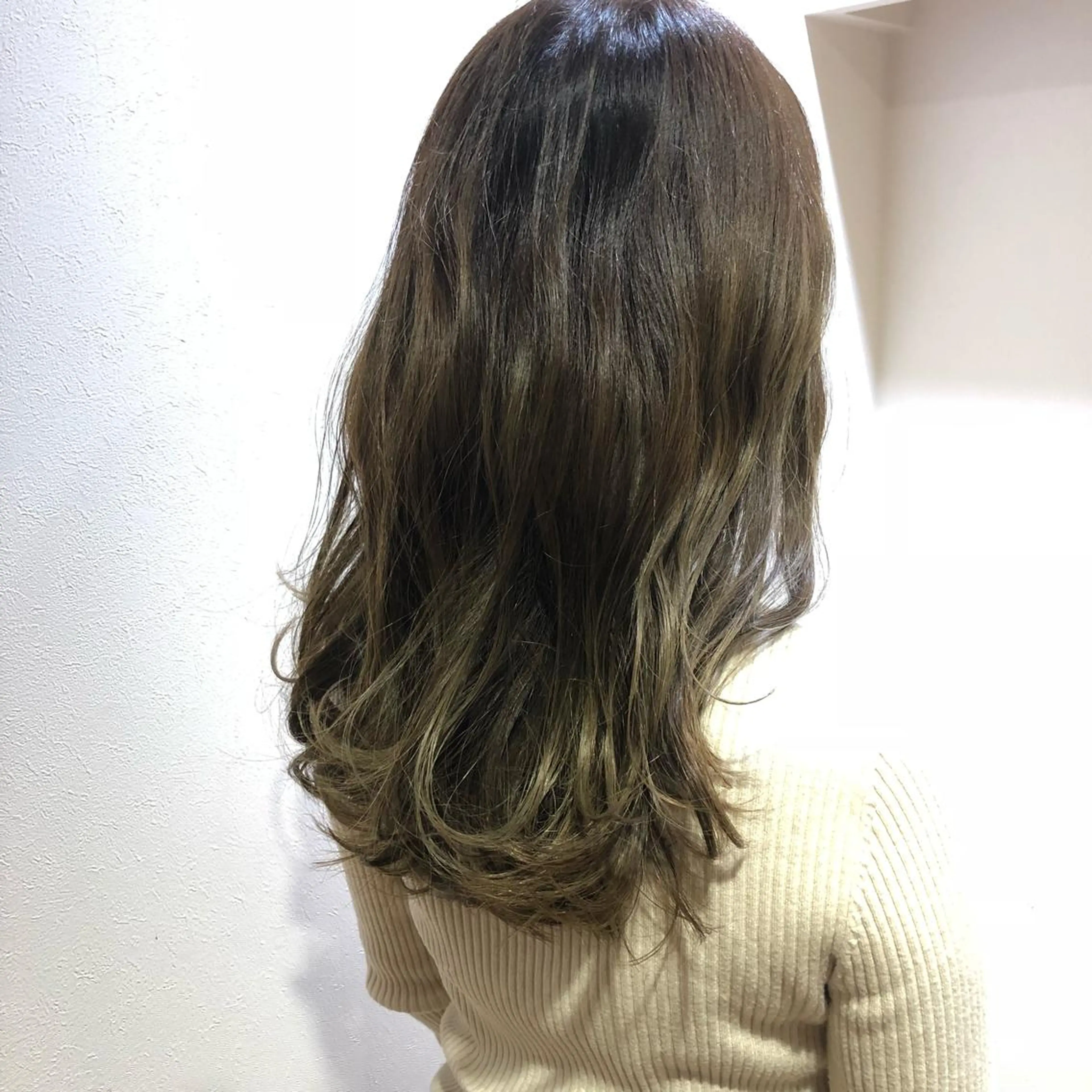 ロング ハイライト カット ヘアカラー トリートメント 黒崎 伸治のヘアスタイル