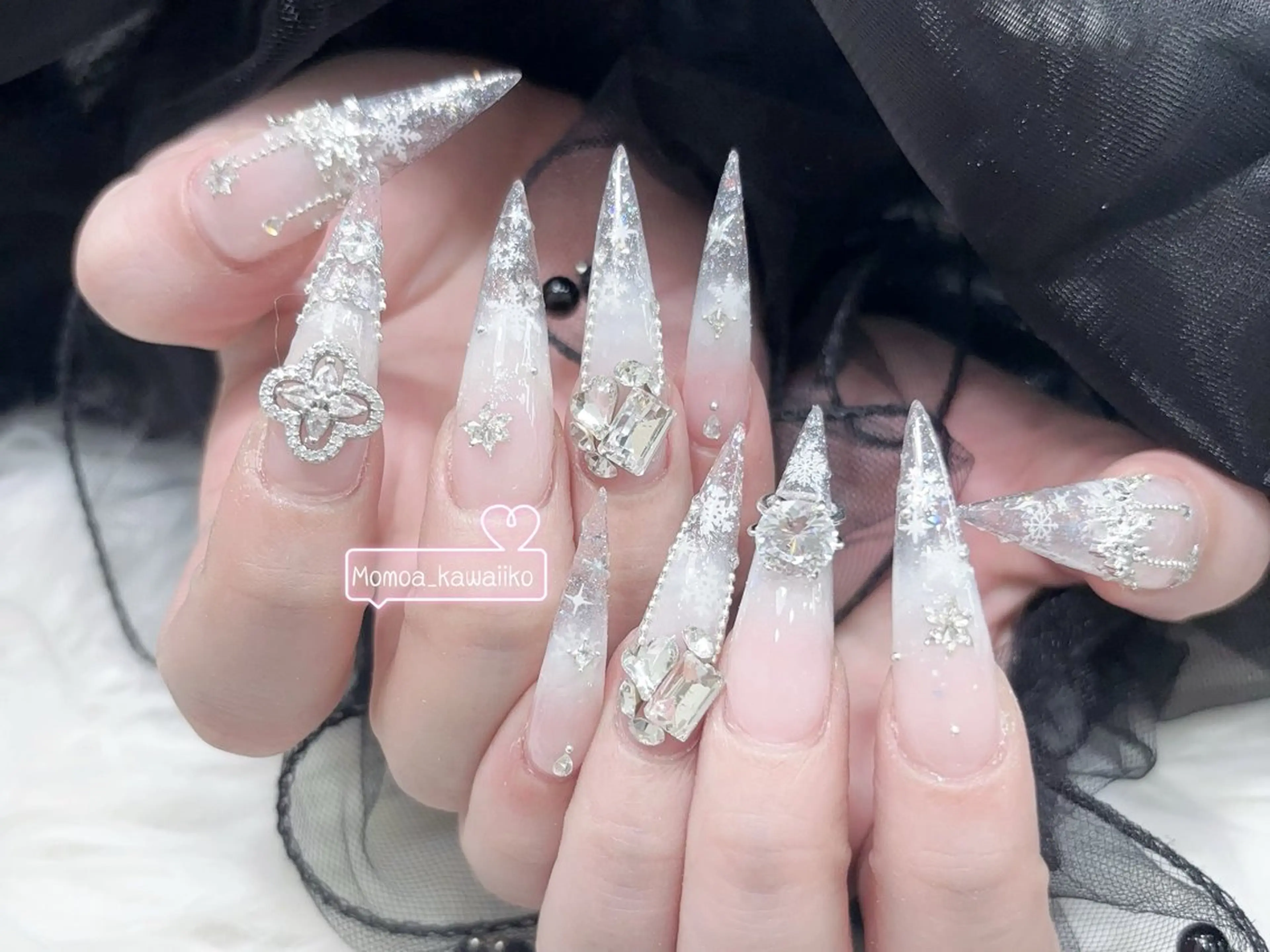 ネイル 成人式 ロングネイル マグネットネイル 大理石ネイル(マーブル) リボン ハンドネイル MoMoA Nail ネイル長さ出し専門店のネイルデザイン