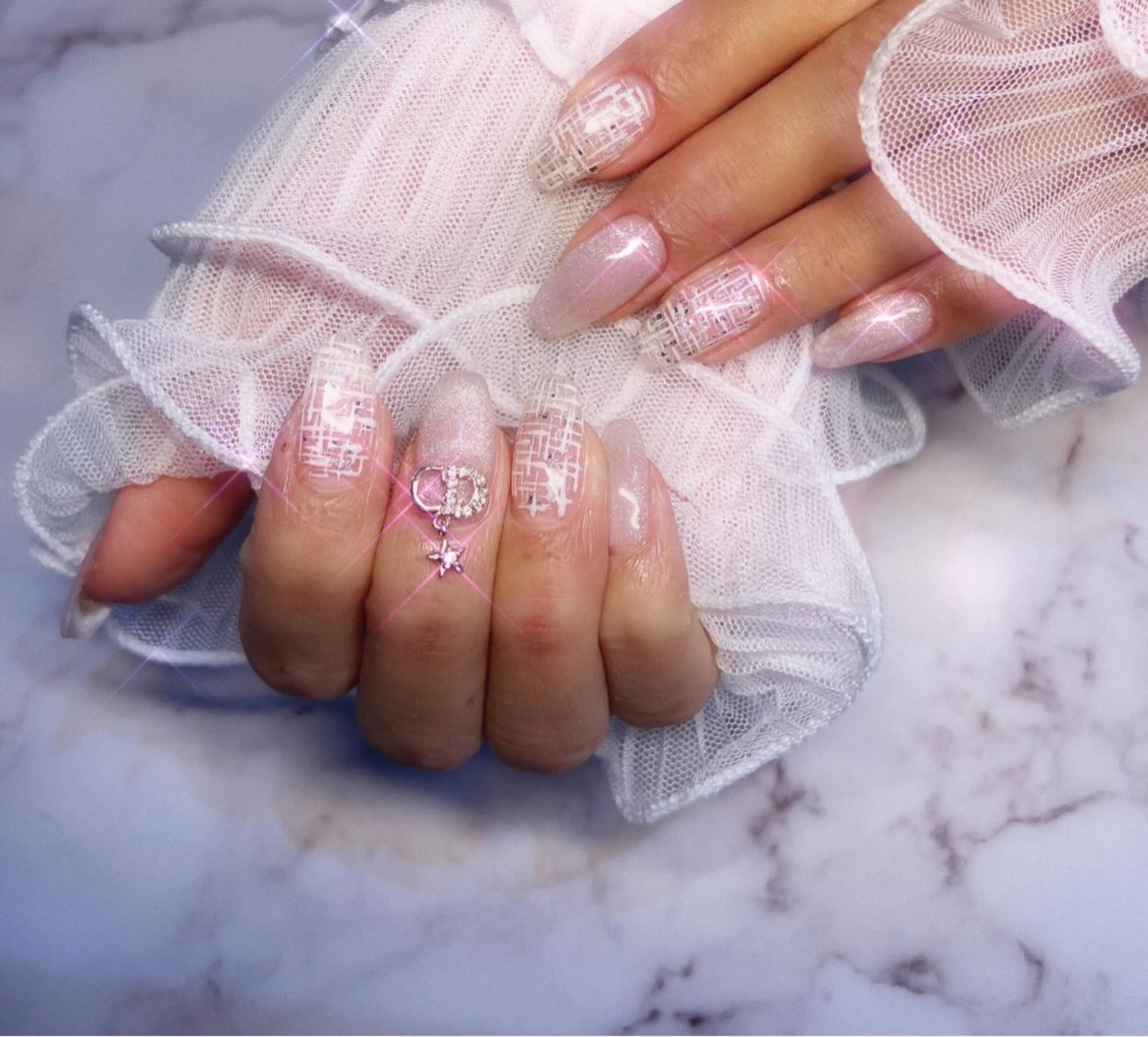 ネイル オーロラネイル フレンチネイル ジェルネイル 韓国ネイル マグネットネイル ハンドネイル ハンドケア ちゅるんネイル🪄 耳ツボジュエリー🔗のネイルデザイン