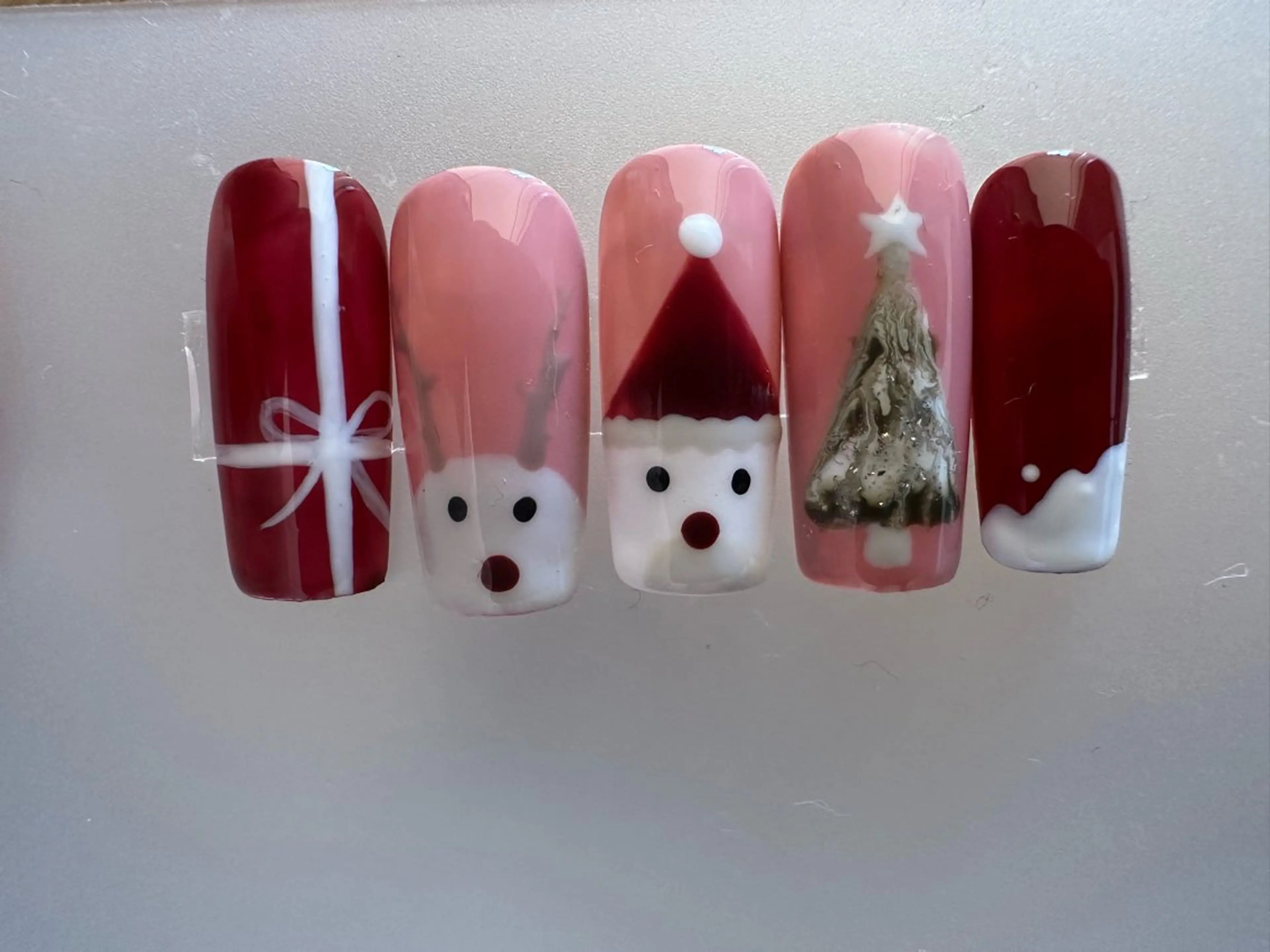 ネイル 赤色 冬ネイル クリスマス LyymSalon _rinのネイルデザイン