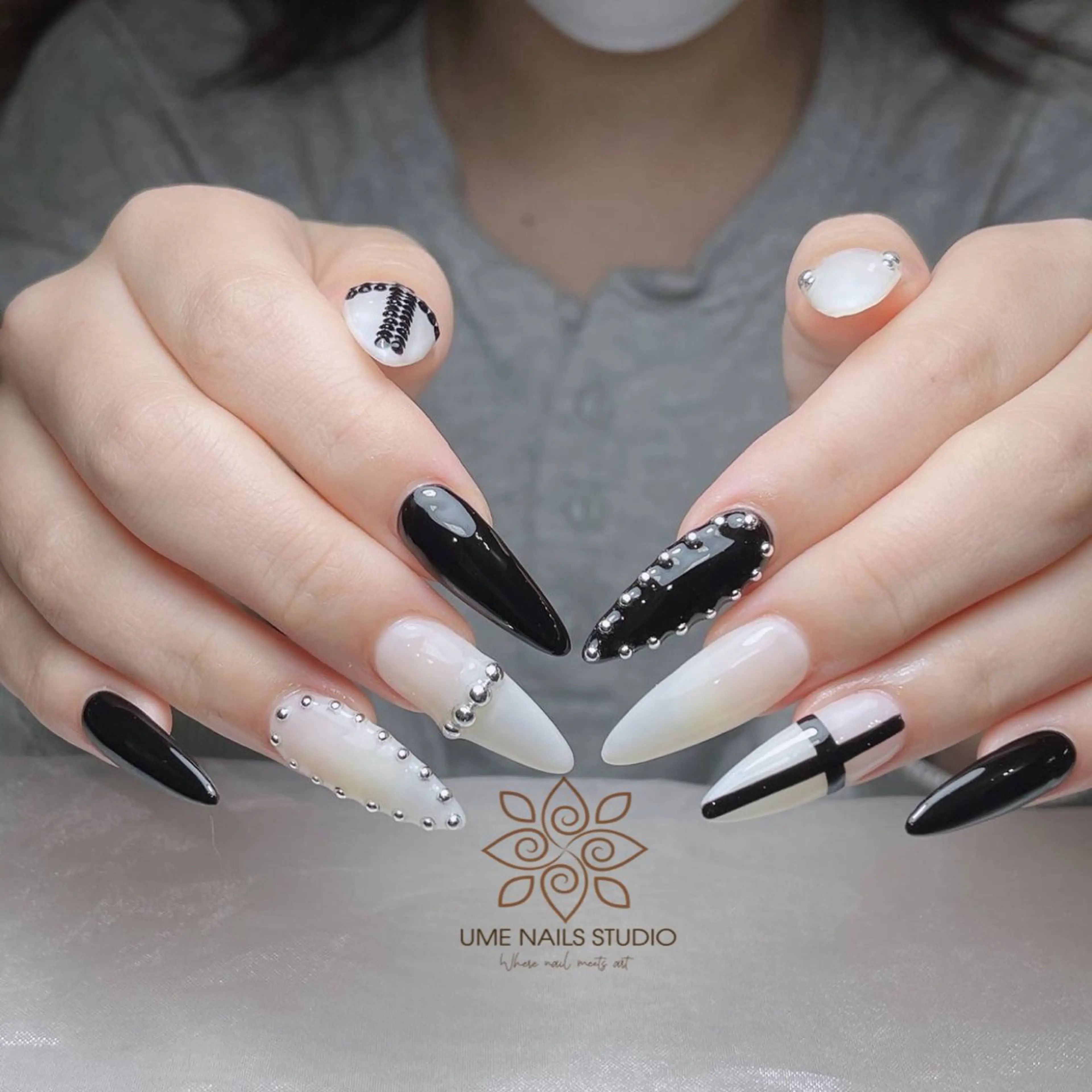 ネイル チークネイル クリアネイル ガーリー キラキラネイル 韓国ネイル Ume Nail Studioのネイルデザイン