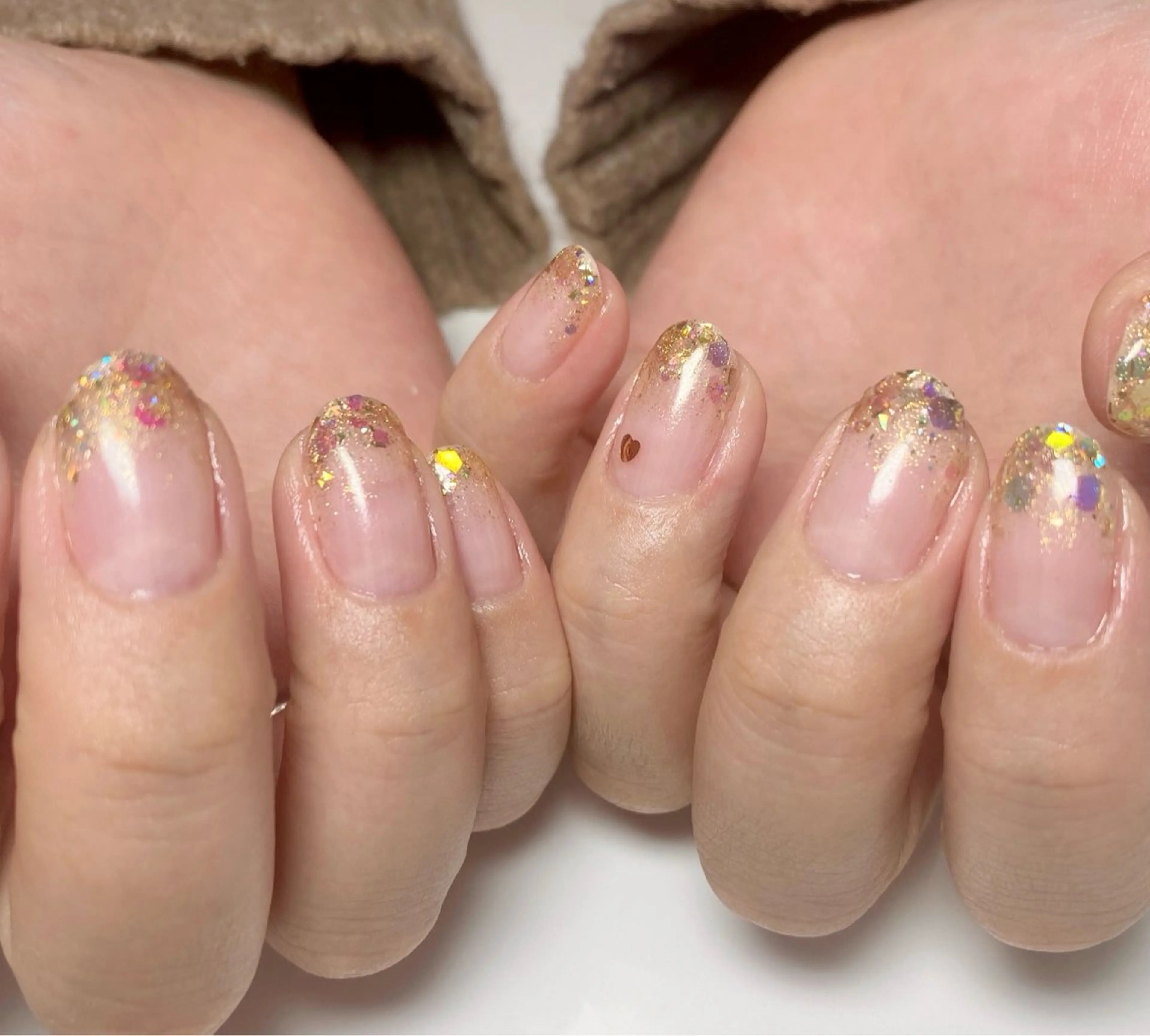 ネイル ゴールド ハート ホログラムネイル バレンタイン Nail Salon K 🧸美爪育成のネイルデザイン
