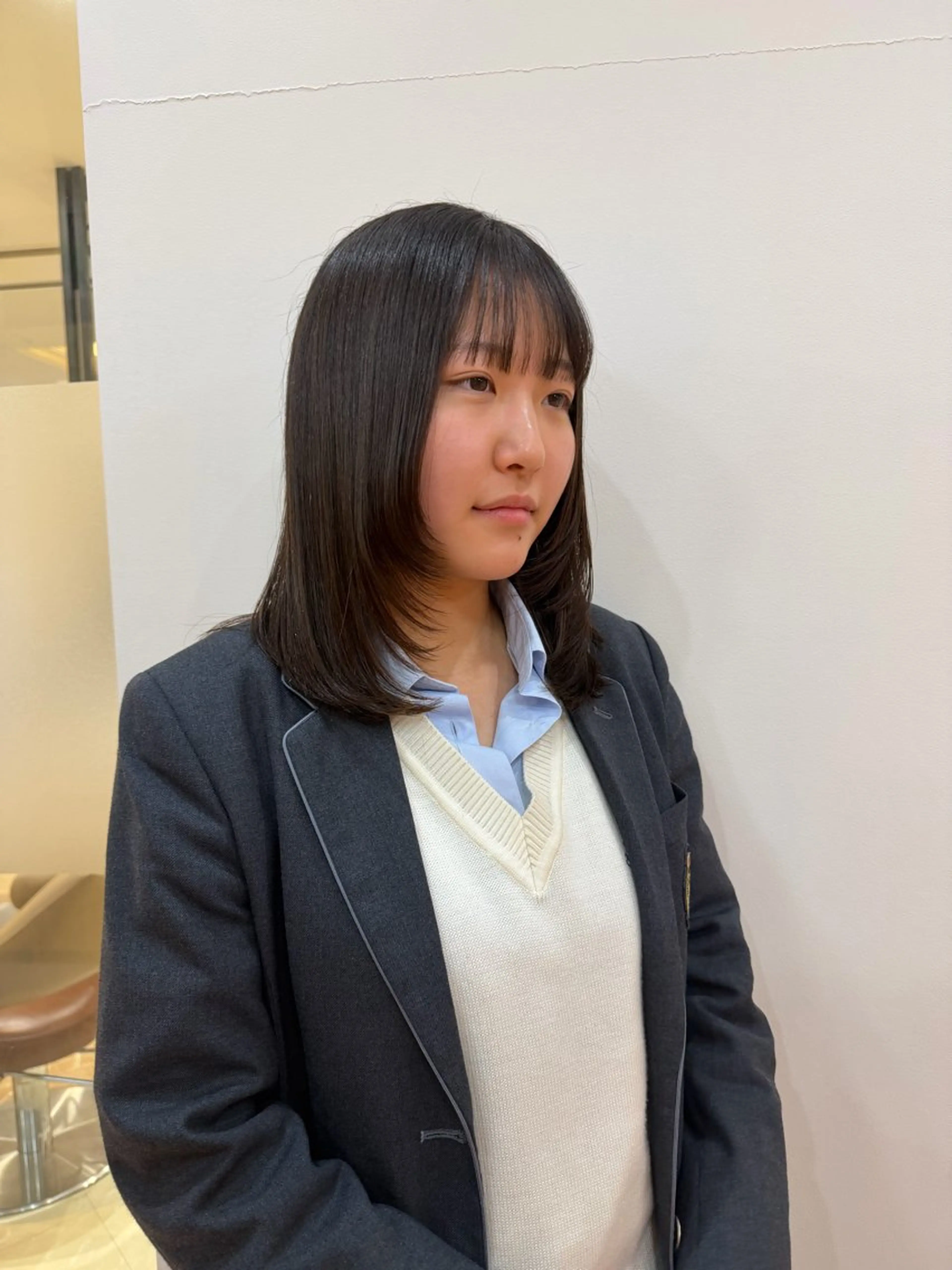 セミロング 顔まわりレイヤー 顔周りカット レイヤーカット 髪質改善カラー なーこ💖🌈のヘアスタイル