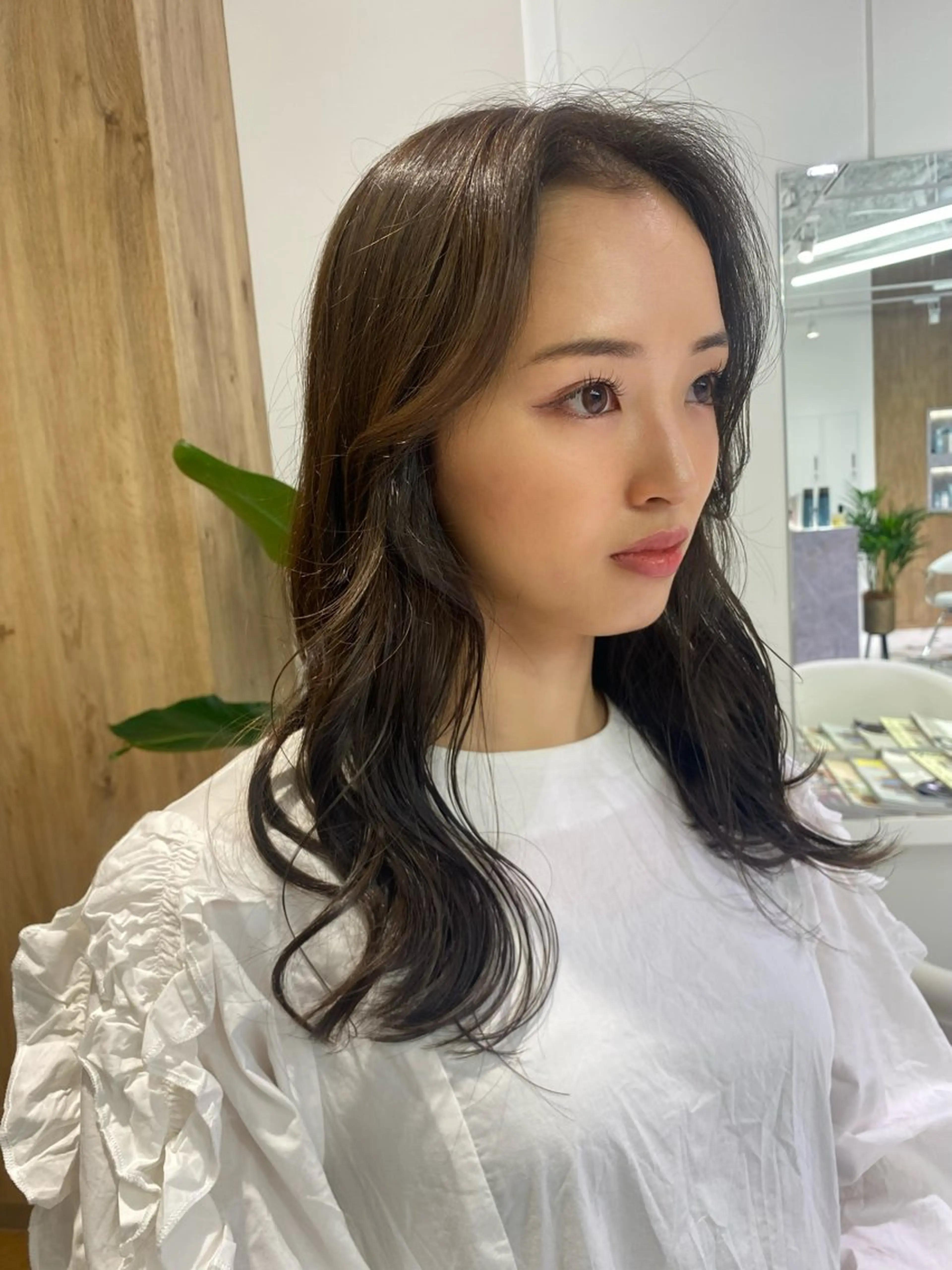 ロング 顔まわりレイヤー レイヤーカット 都筑 莉佳子のヘアスタイル