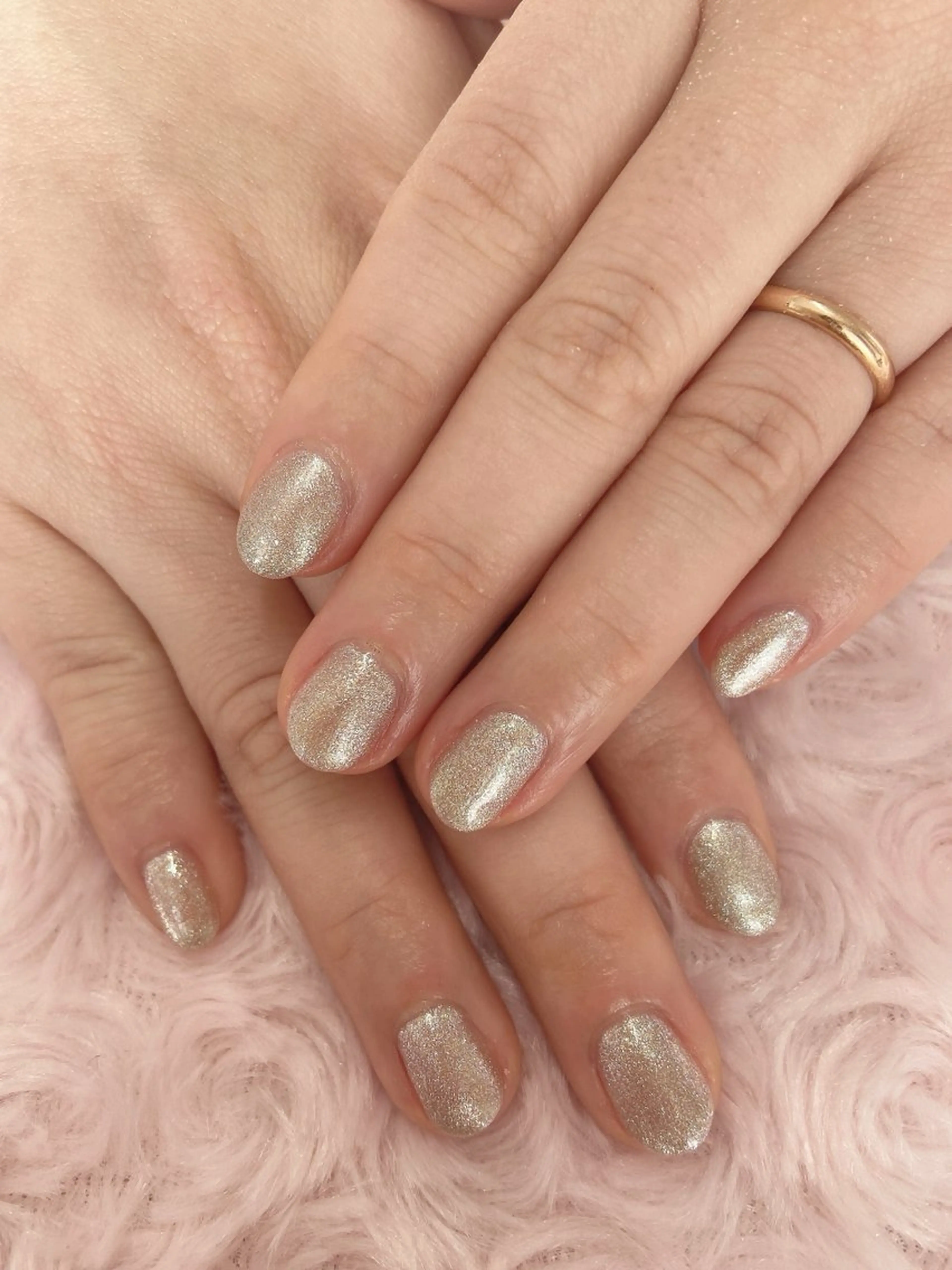 ネイル ジェルネイル ゴールド キラキラネイル マグネットネイル ワンカラーネイル ハンドネイル nail salon Berry所属・前田 りかのネイルデザイン