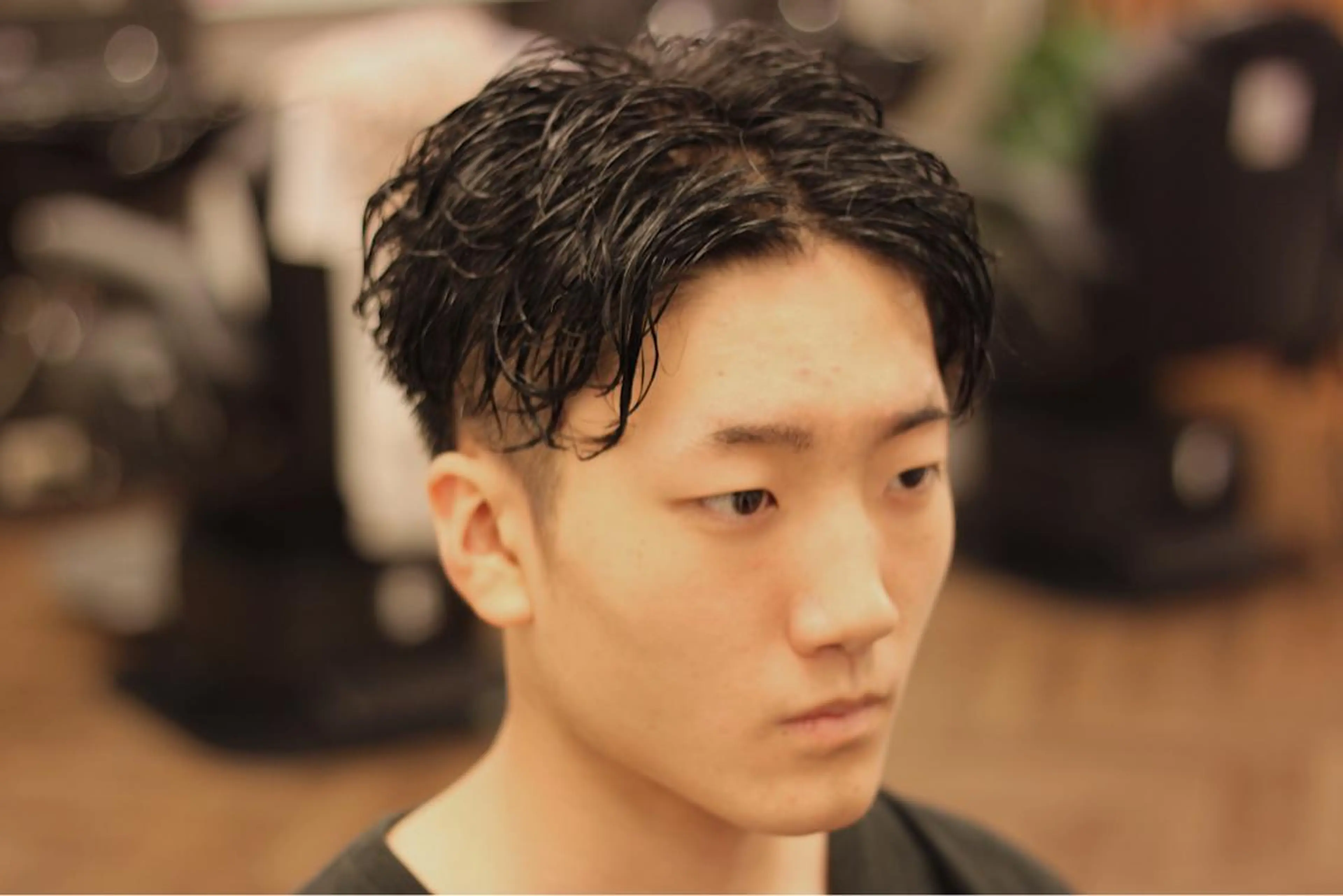 ミディアム パーマ メンズ ミディアムパーマ センターパート メンズパーマ 前田賢生 ご新規様はNGのヘアスタイル