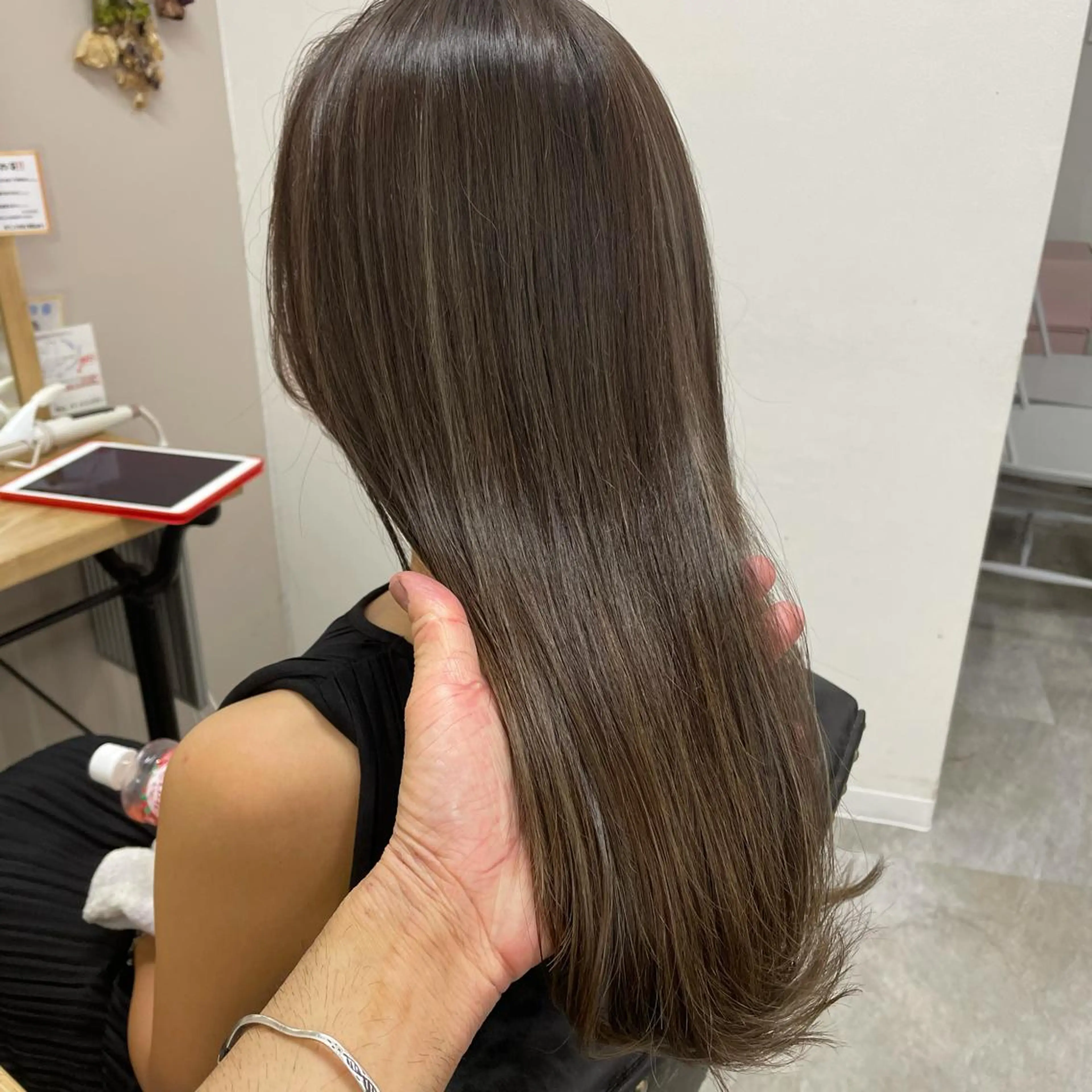 ロング カラー 肌に馴染む暗髪 梅田・増田のヘアスタイル