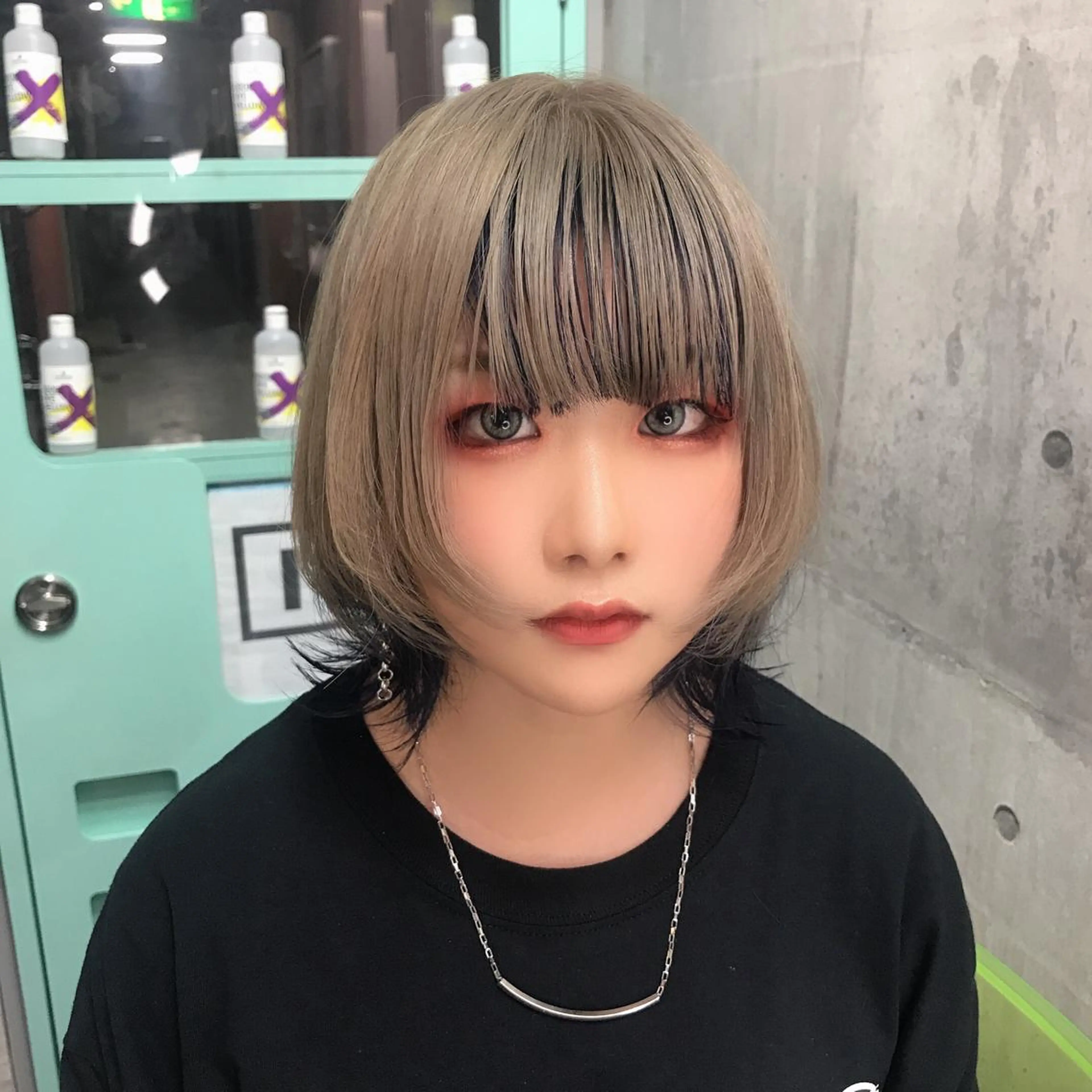 ミディアム カラー ウルフカット ホワイト&レイヤーカ ットエクステ長畠俊輔のヘアスタイル