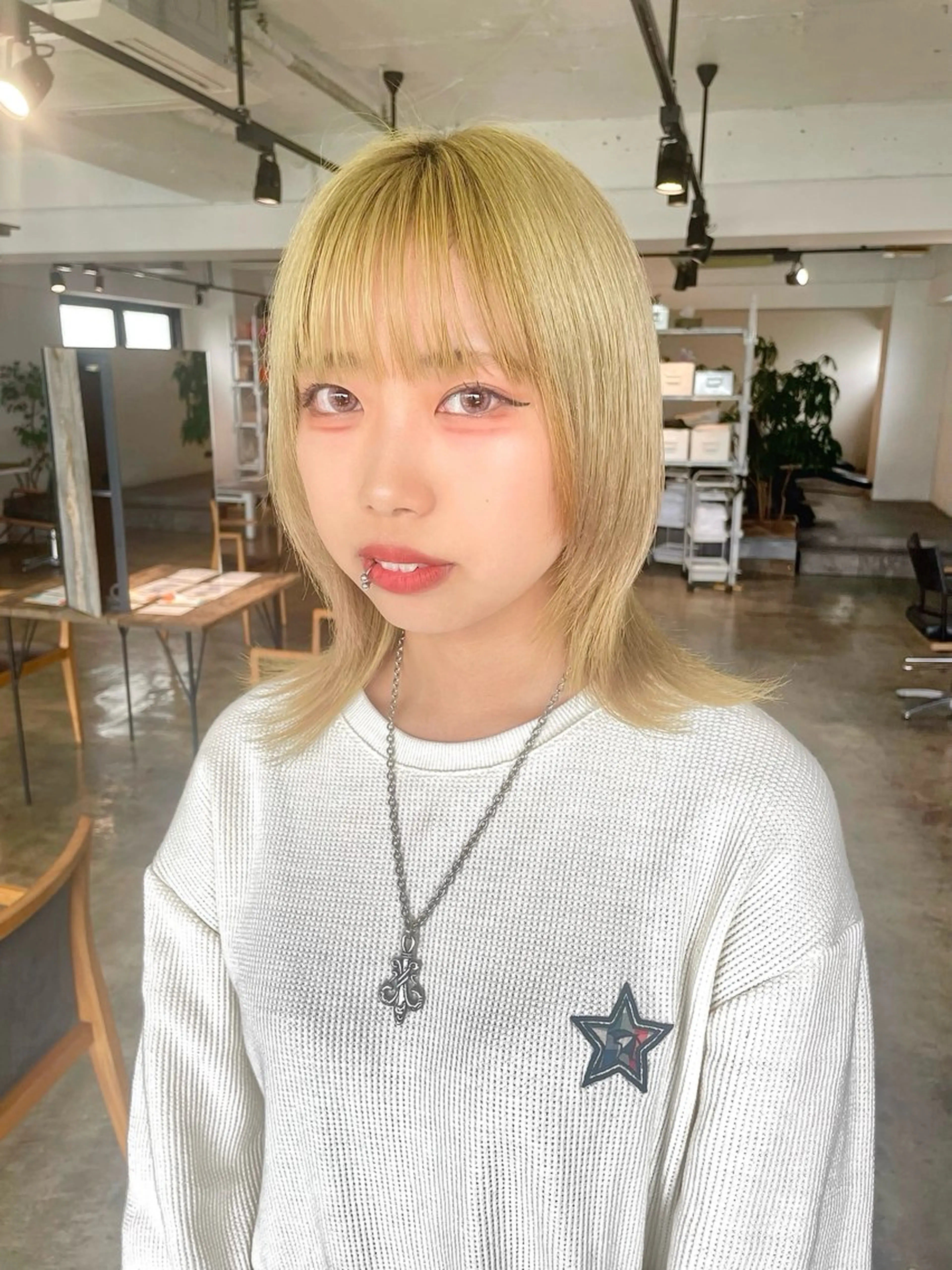 セミロング カラー ブリーチ ケアブリーチ ダブルカラー ハイトーンカラー イエローカラー ヘアカラー トリートメント 暖色カラー🍒 ケアブリーチ/akiのヘアスタイル