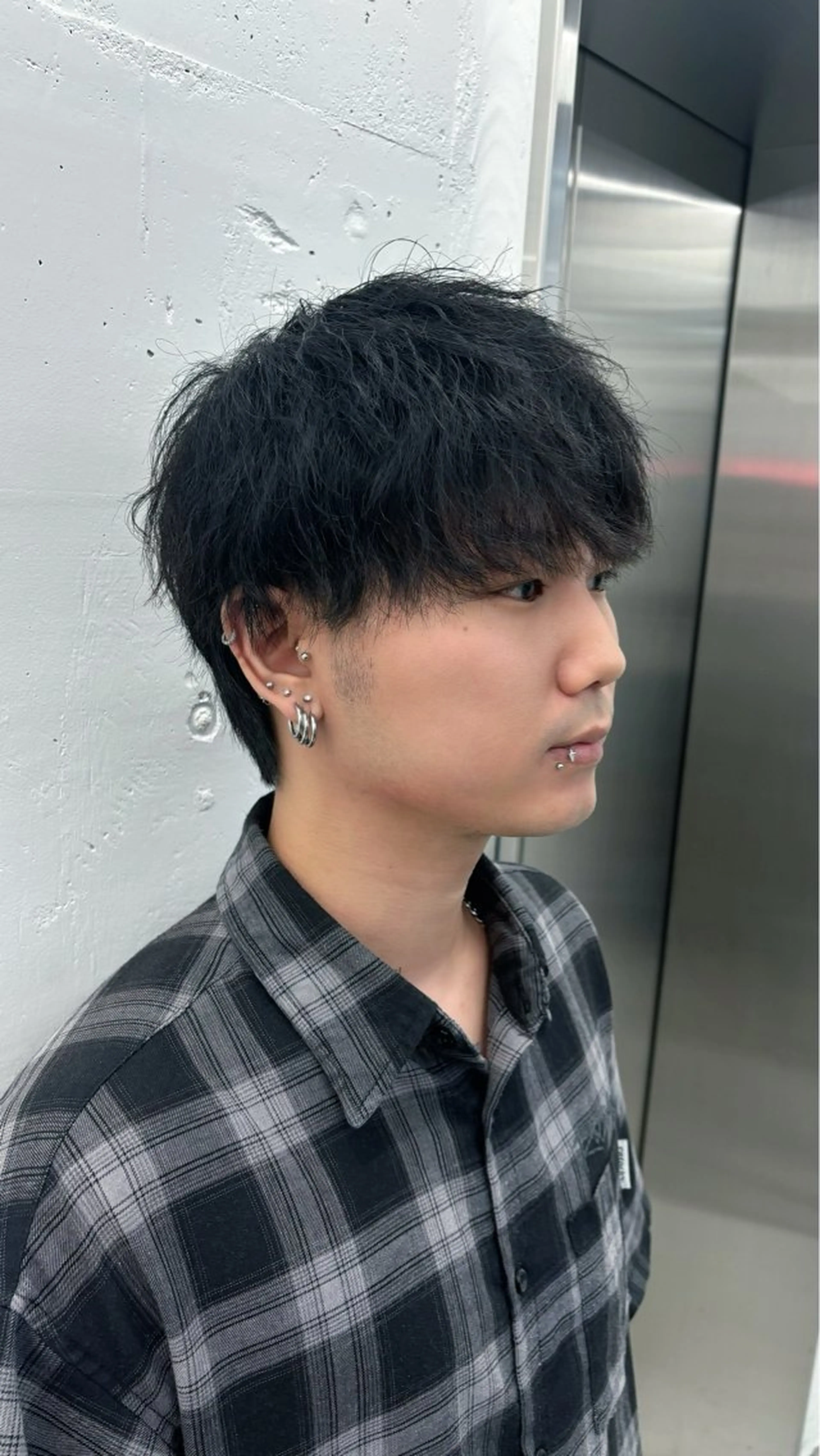 ミディアム カラー パーマ メンズ メンズブリーチ メンズハイトーン メンズ韓国風 メンズウルフカット ブリーチ ヘアカラー トリートメント 🐶ひかる🐶 JILLSTUDIOのヘアスタイル