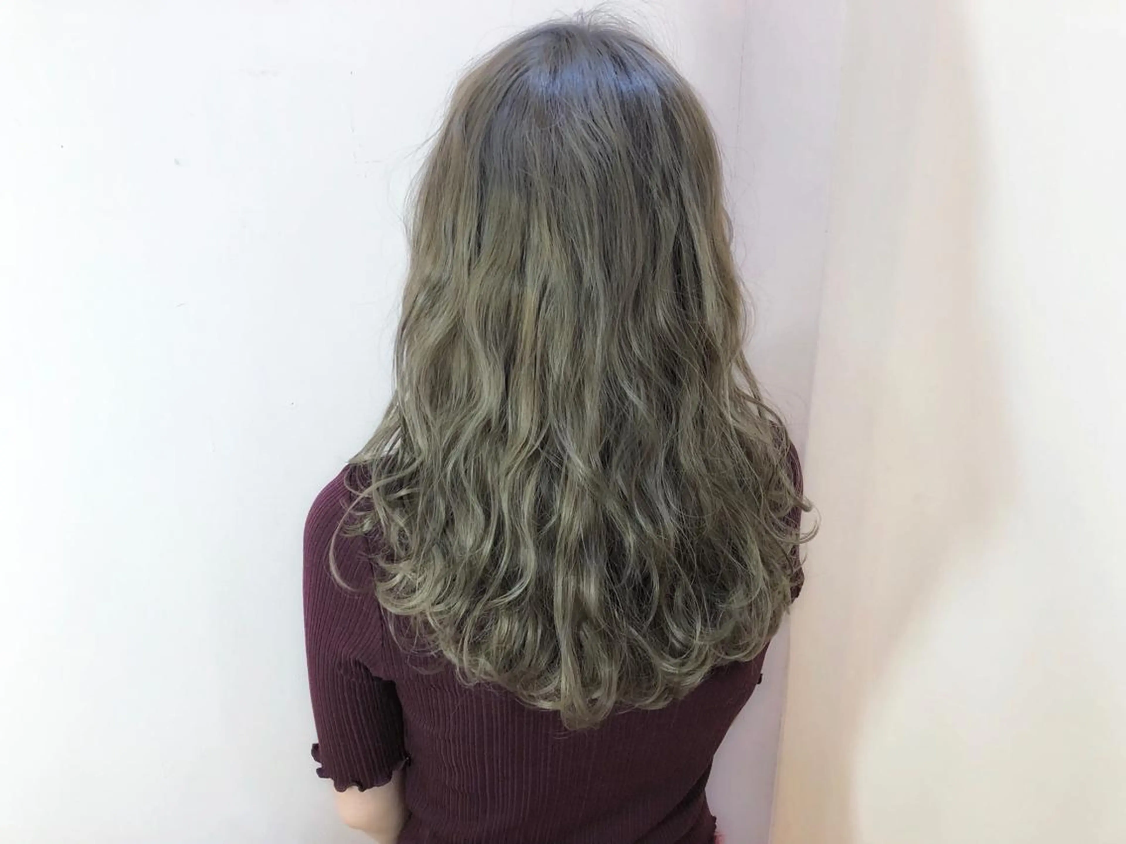 ロング カラー 服部 樹季のヘアスタイル