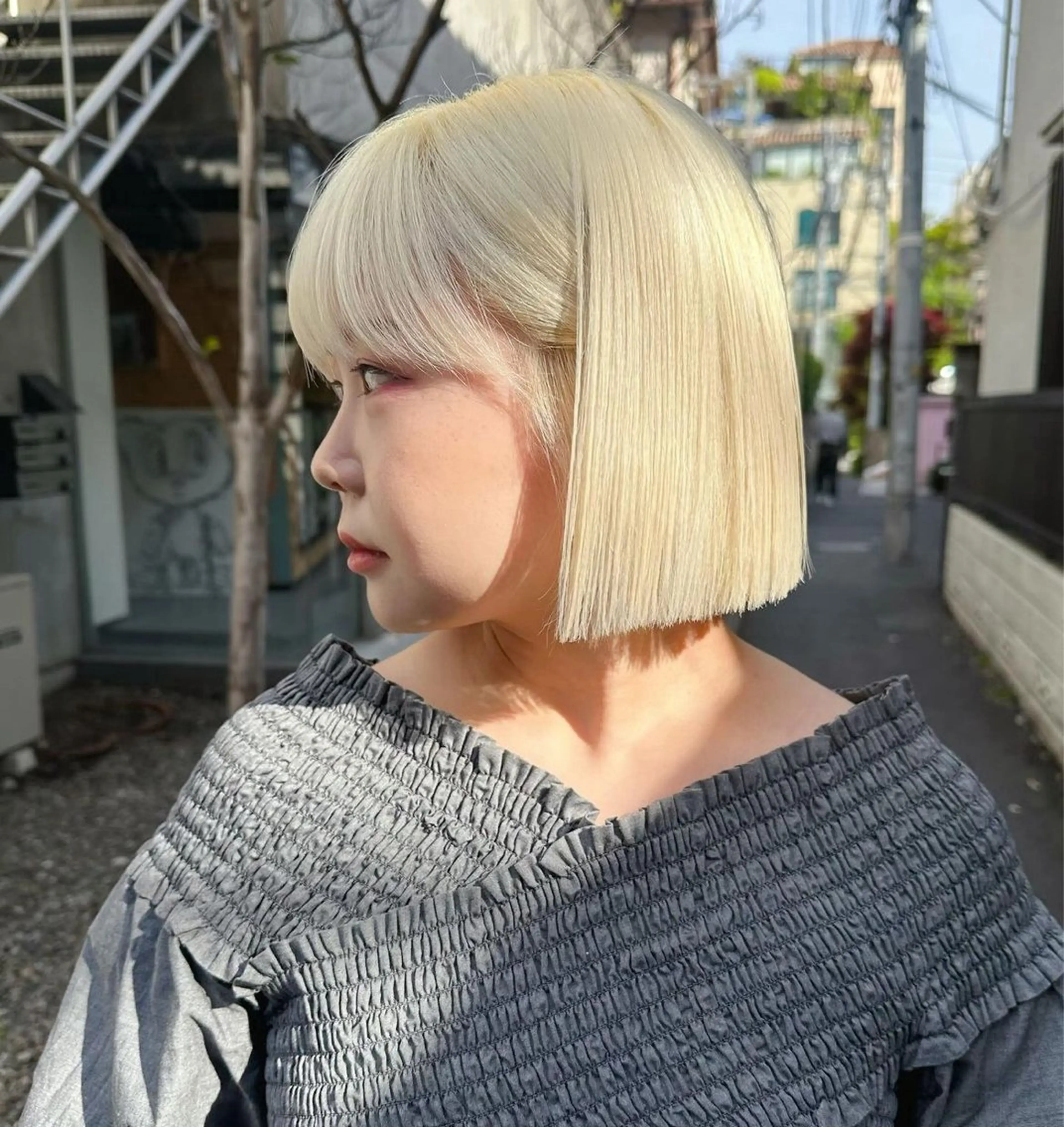 ショート カラー ブリーチ 抜きっぱなしブロンド ブロンド 韓国ボブ/レイヤー ボブ/ EMIRIのヘアスタイル