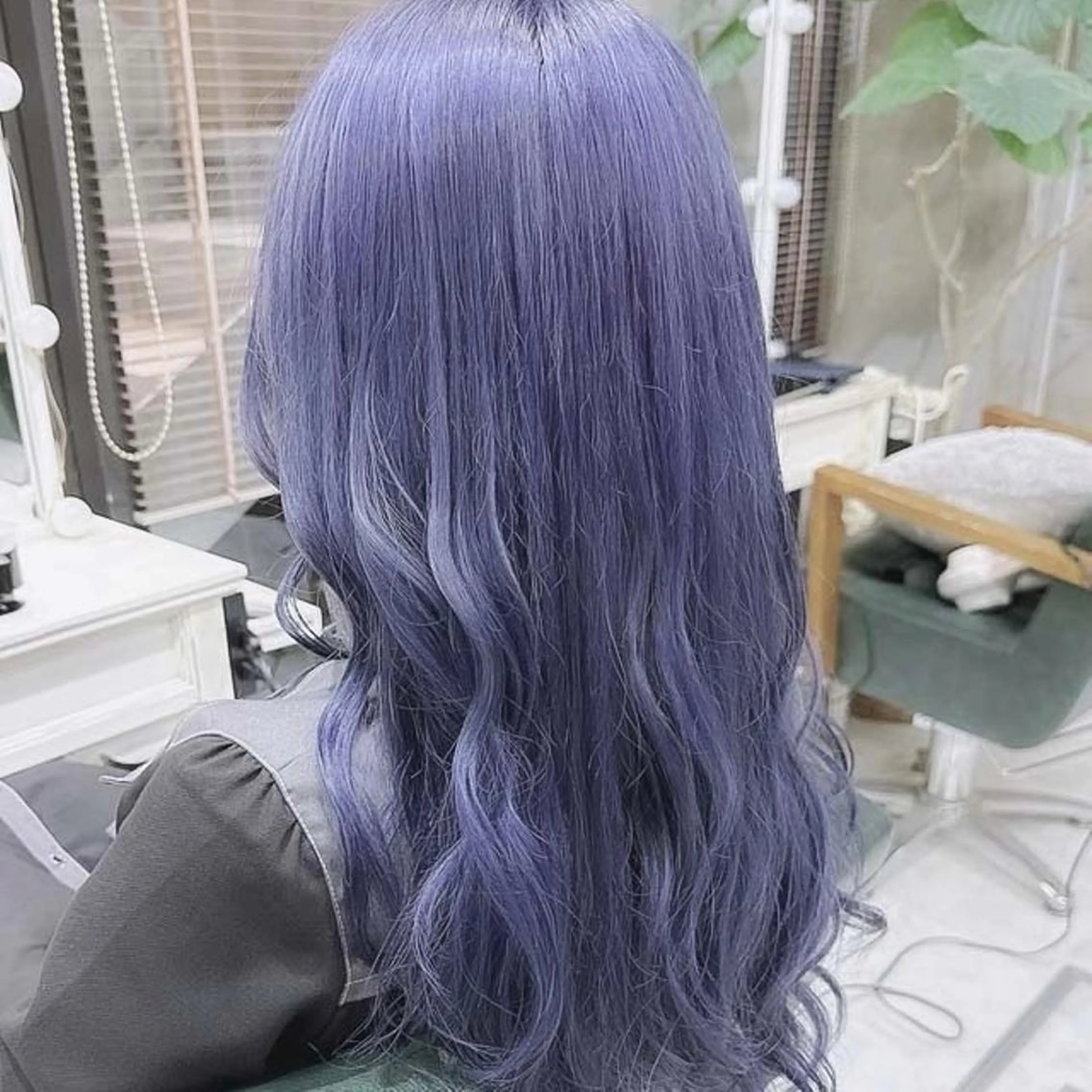 ロング カラー ブリーチ ブルーカラー デザインカラー ハイトーンカラー ネイビーカラー ヘアカラー トリートメント Days 透明感カラーのヘアスタイル