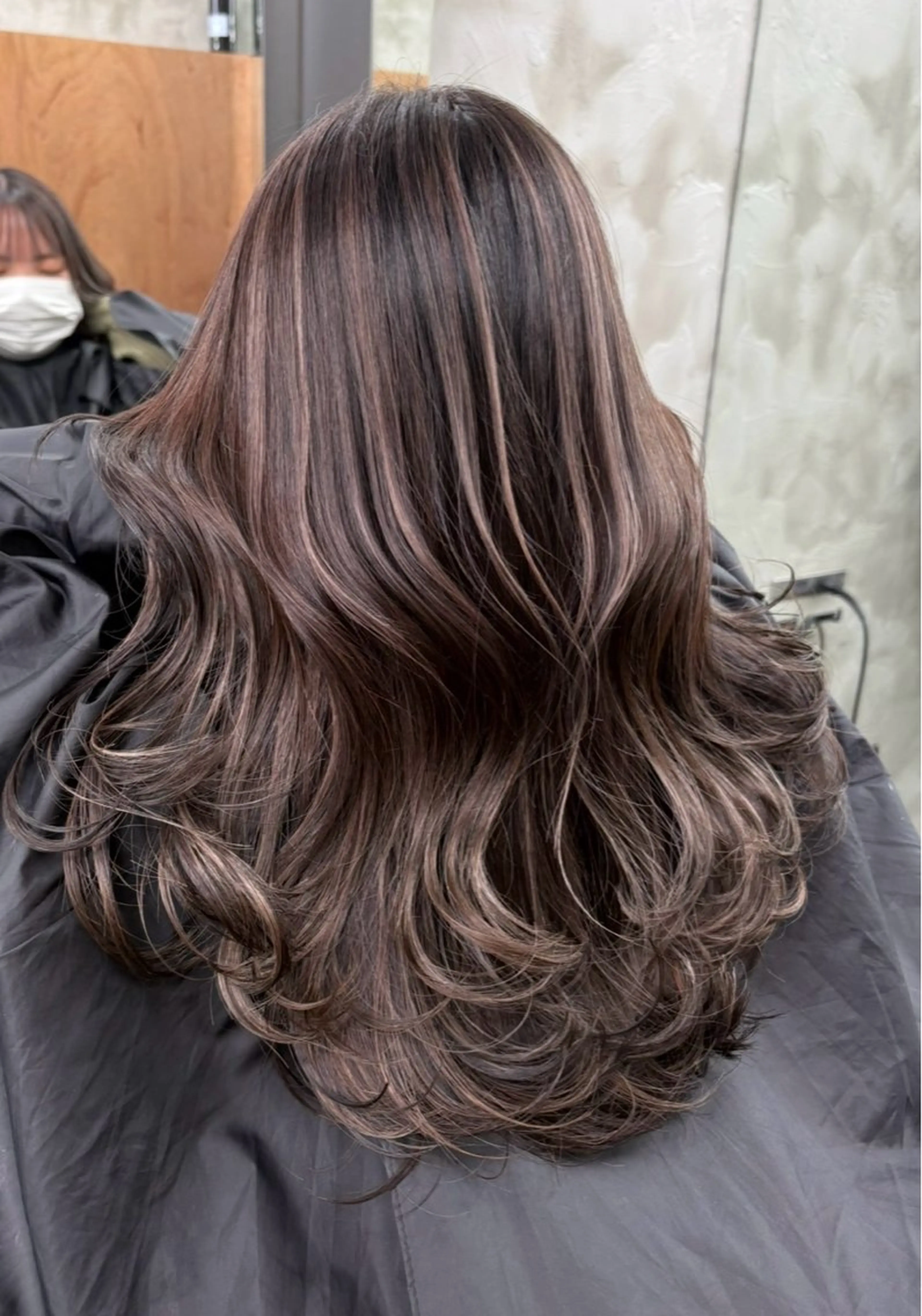 ロング カラー ヘアカラー ハイライト、レイヤー カット/西梅田/中西のヘアスタイル