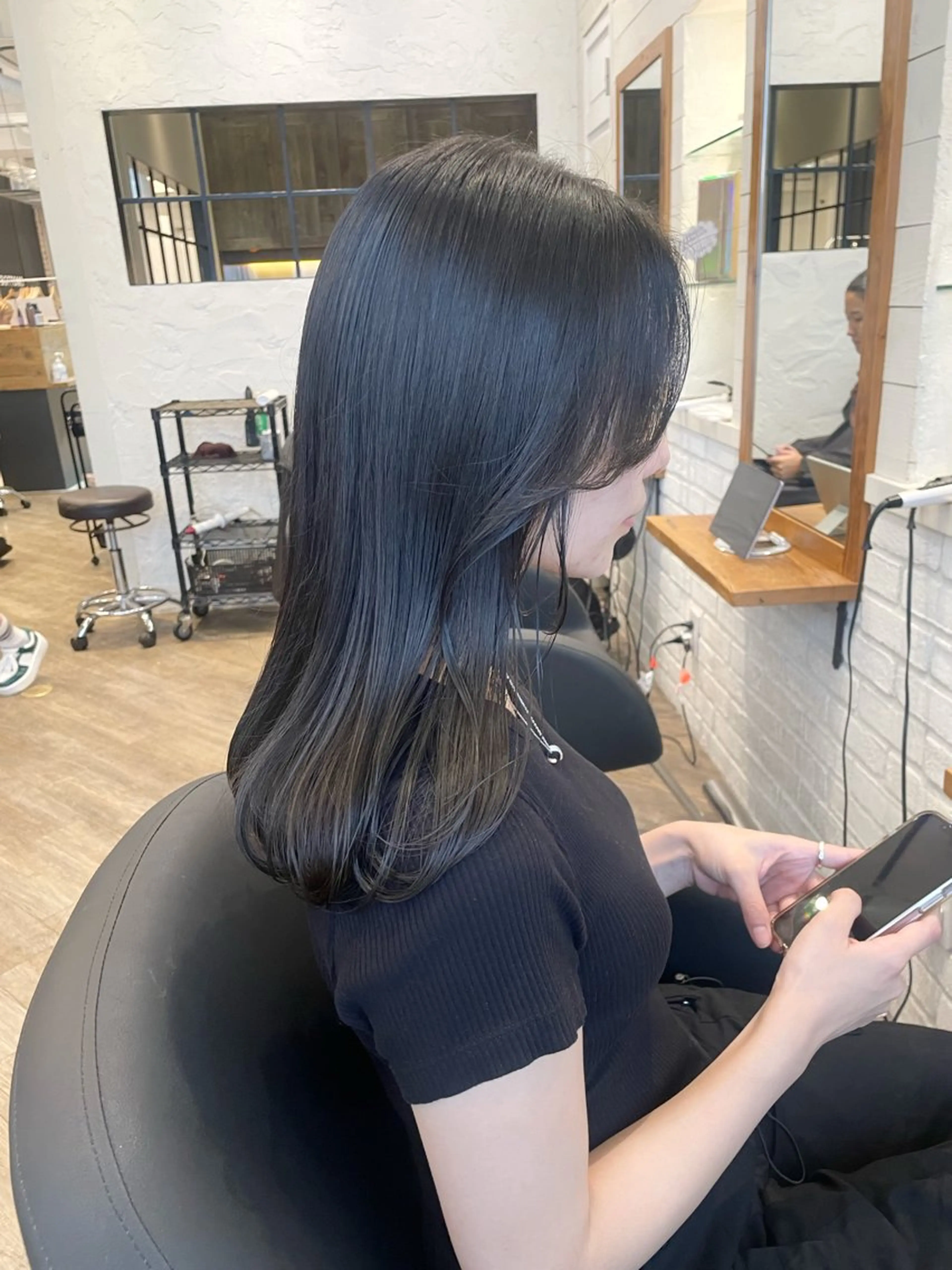 ロング カラー アッシュ ブルーカラー 透明感カラー グレージュ 韓国風ヘア カット ヘアカラー トリートメント ヘッドスパ ヘアセット Hair Salon BOTTOMS所属・✨透明感ケアカラー✨ 長野ゆきなのヘアスタイル