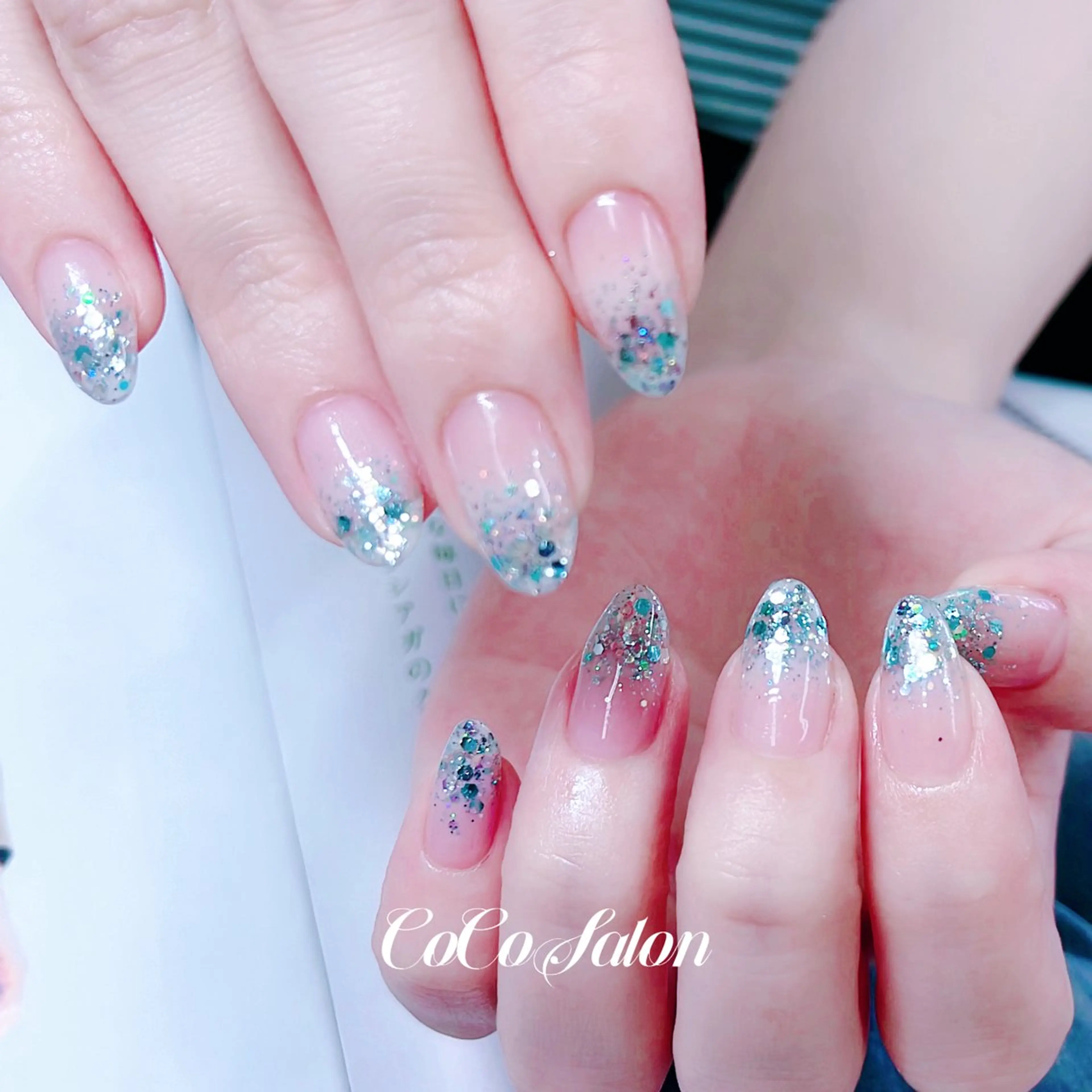 ネイル オーロラネイル ブルー ジェルネイル グラデーション ホログラムネイル ハンドネイル CoCoSalon ネイル/まつ毛予約のネイルデザイン